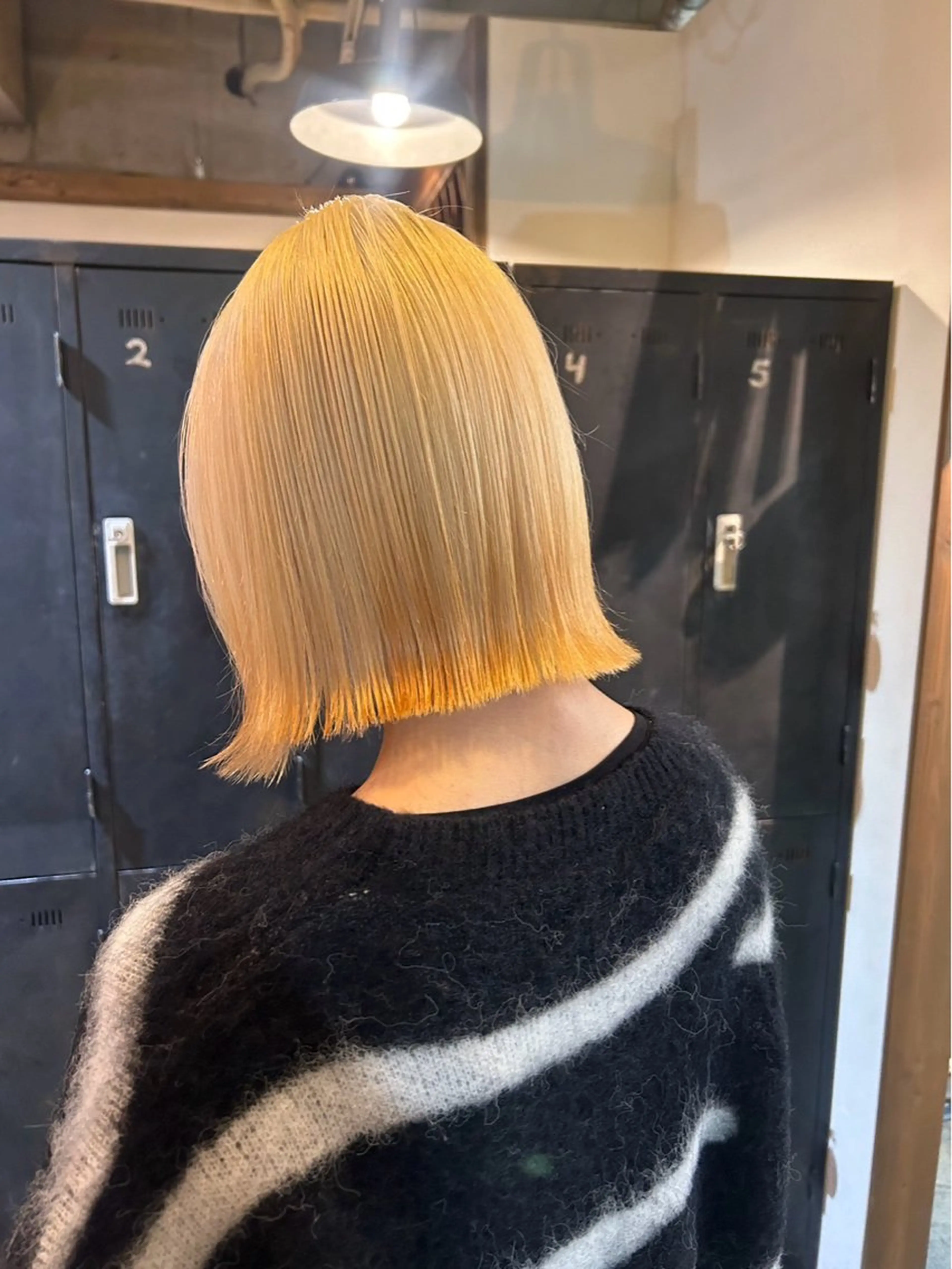 ショート ハイトーン/カット モデルKazuhaのヘアスタイル