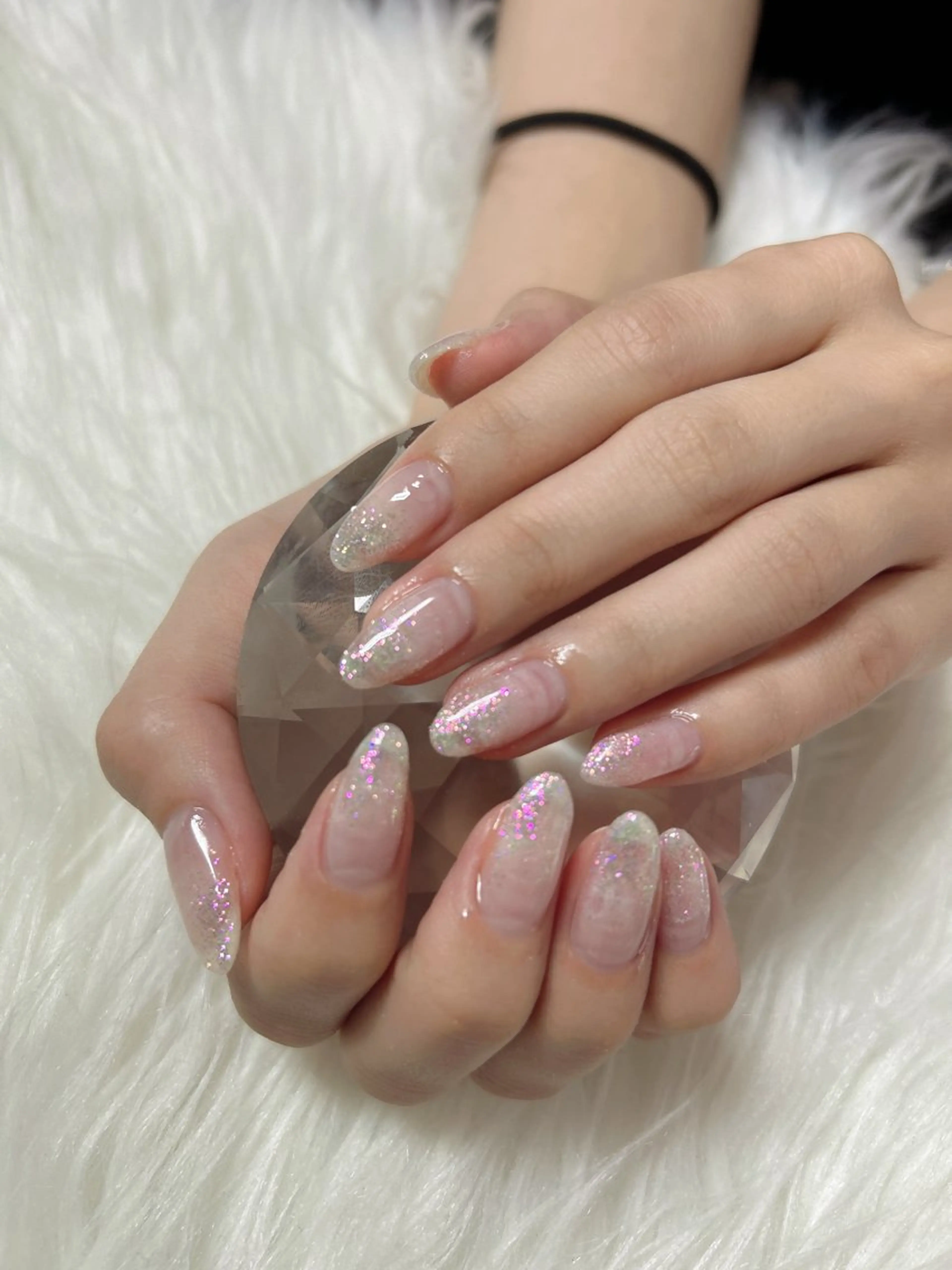 ネイル グラデーション ラメ(グリッター) ラメグラデーション ホワイト ハンドネイル Beauty　salon Alona所属・ALONA☀️ Nail💅のネイルデザイン