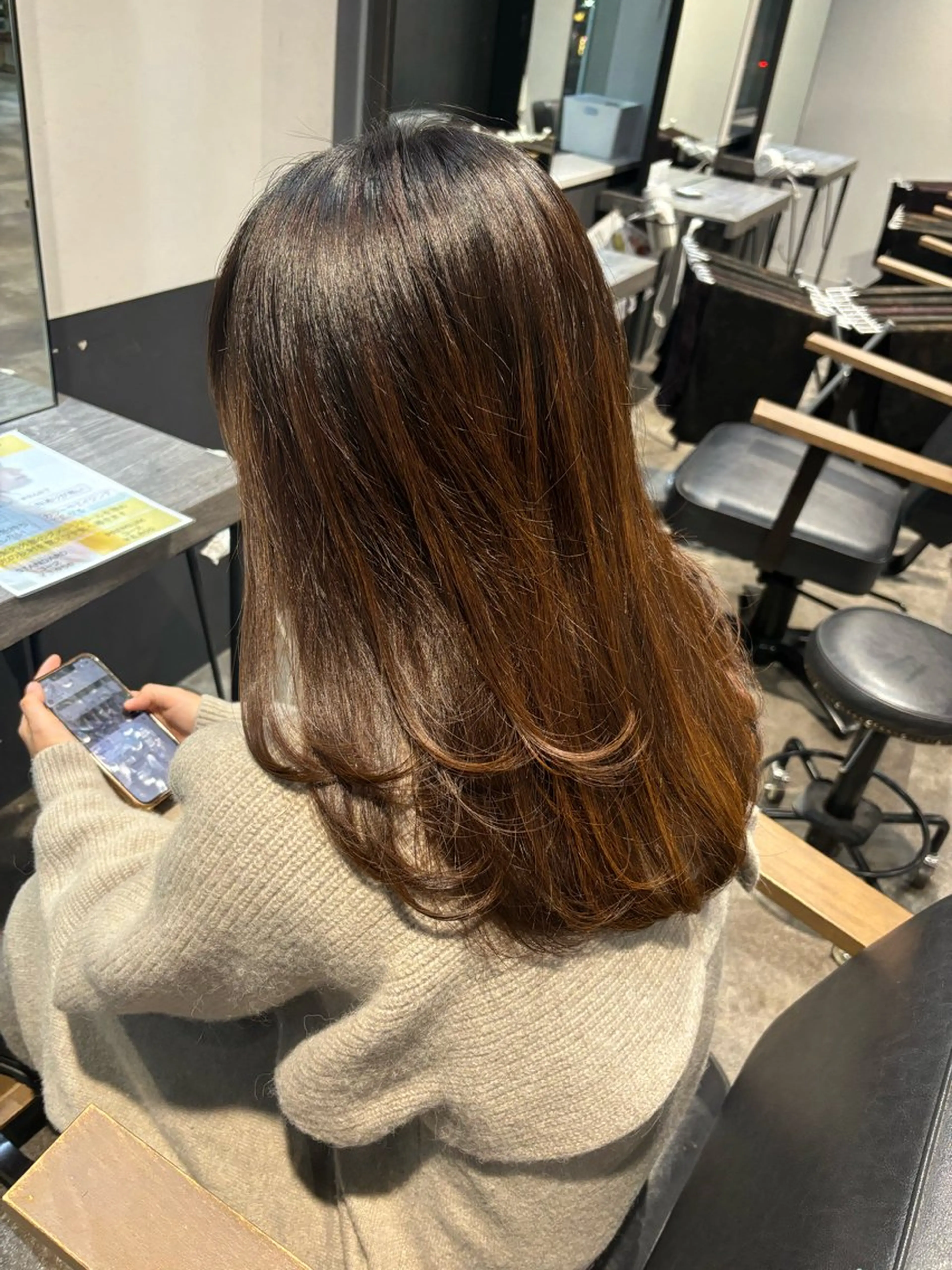 セミロング レイヤーカット 穐田 航のヘアスタイル