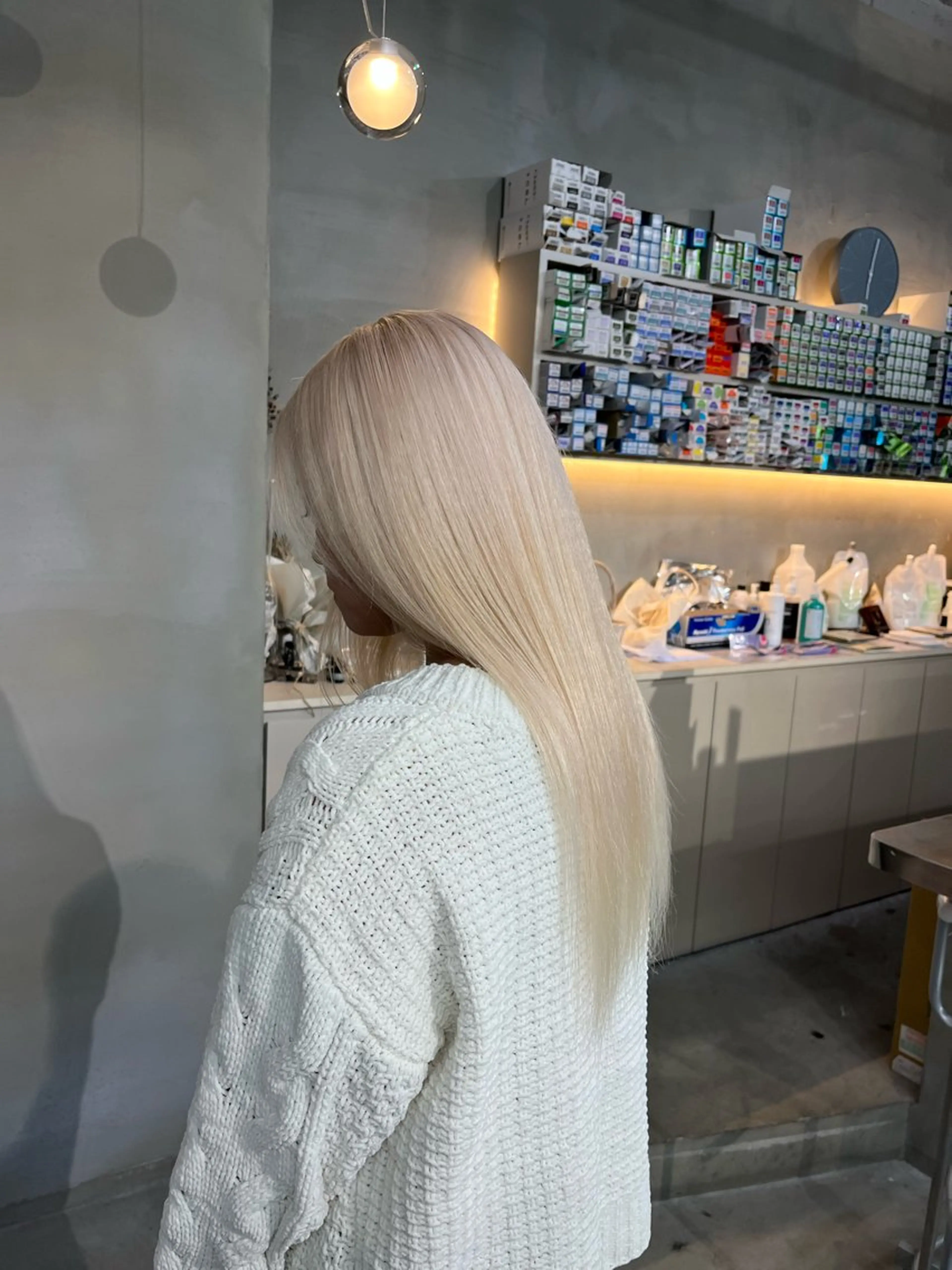 ロング カラー 抜きっぱなしブロンド qulim所属・櫻井 はるなのヘアスタイル