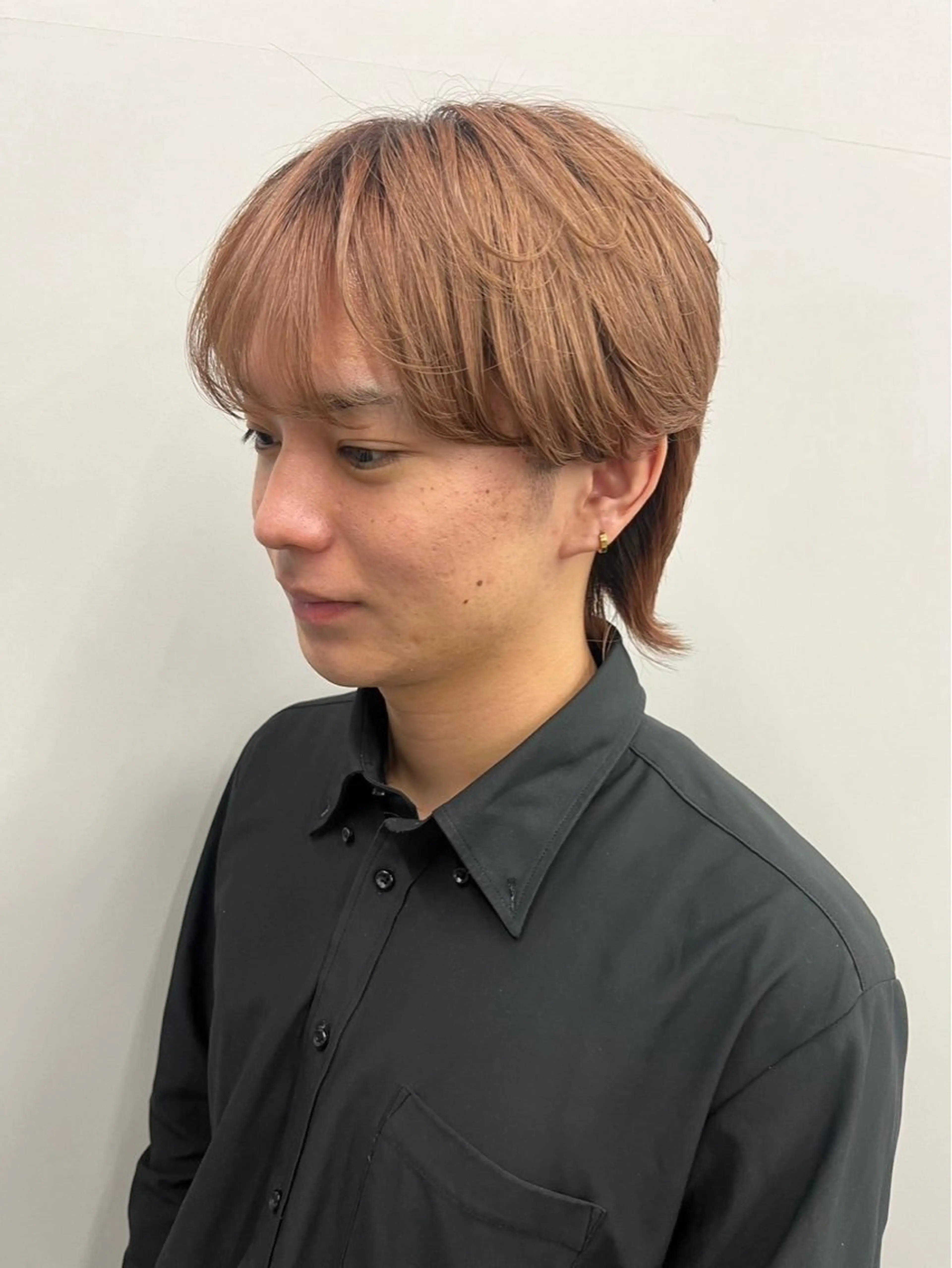 ミディアム カラー メンズ マッシュウルフ マッシュ メンズウルフカット ベージュカラー ミルクティーベージュ 坂本 響/メンズパーマのヘアスタイル