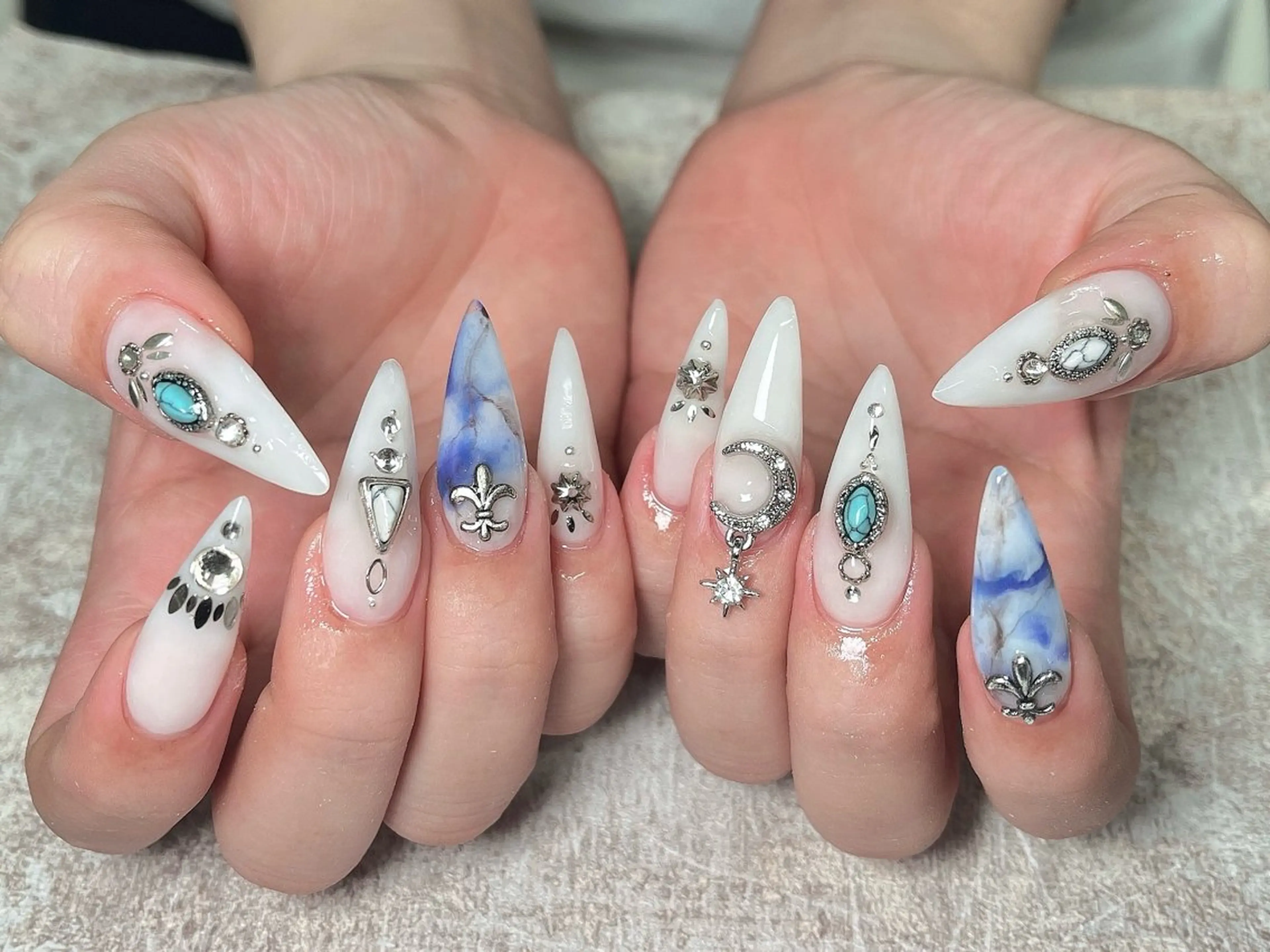 ネイル ブルー ホワイト HaL NaiLのネイルデザイン