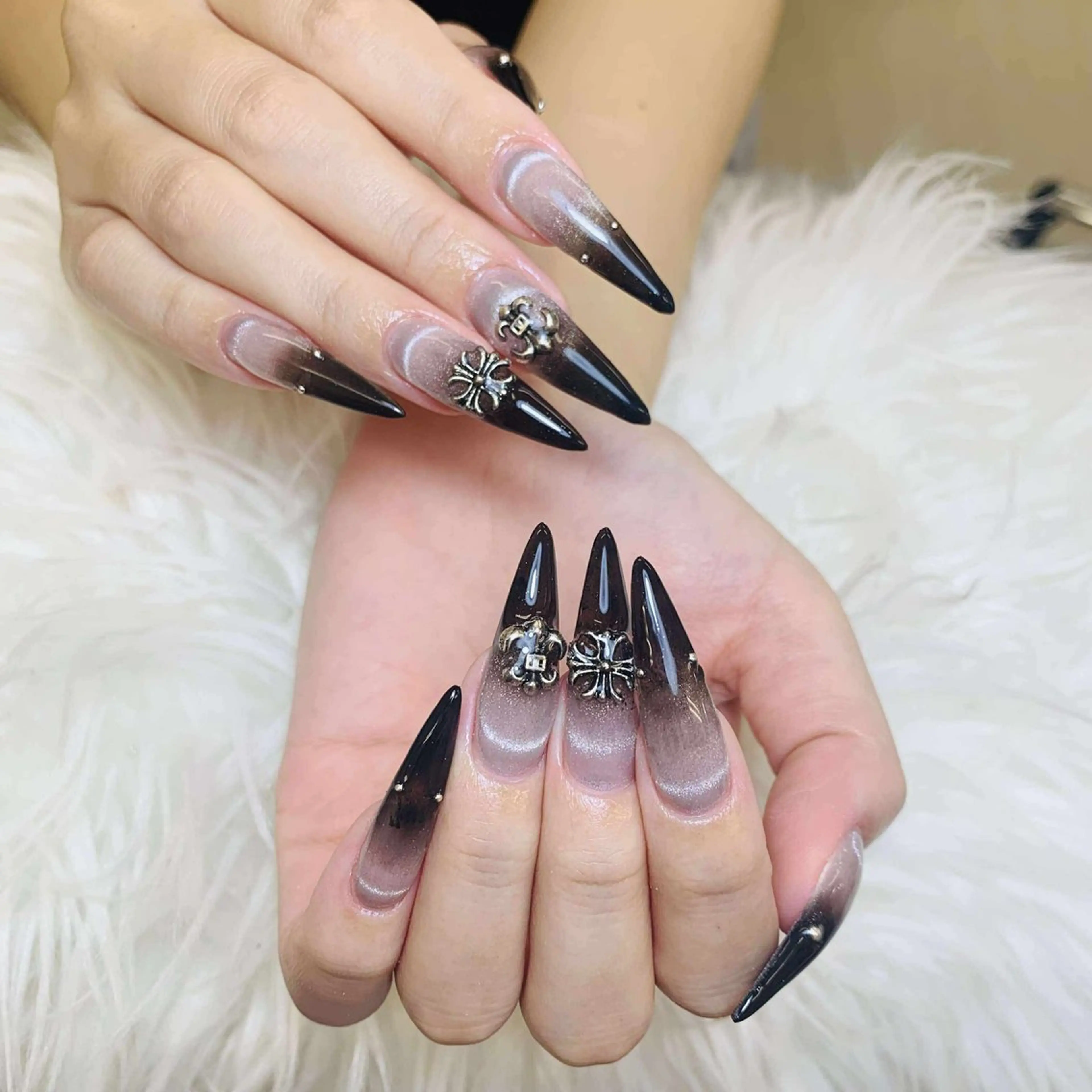 ネイル チークネイル 長さ出し フレンチネイル ジェルネイル ガラスフレンチ ハンドネイル anh nail anne🤍のネイルデザイン