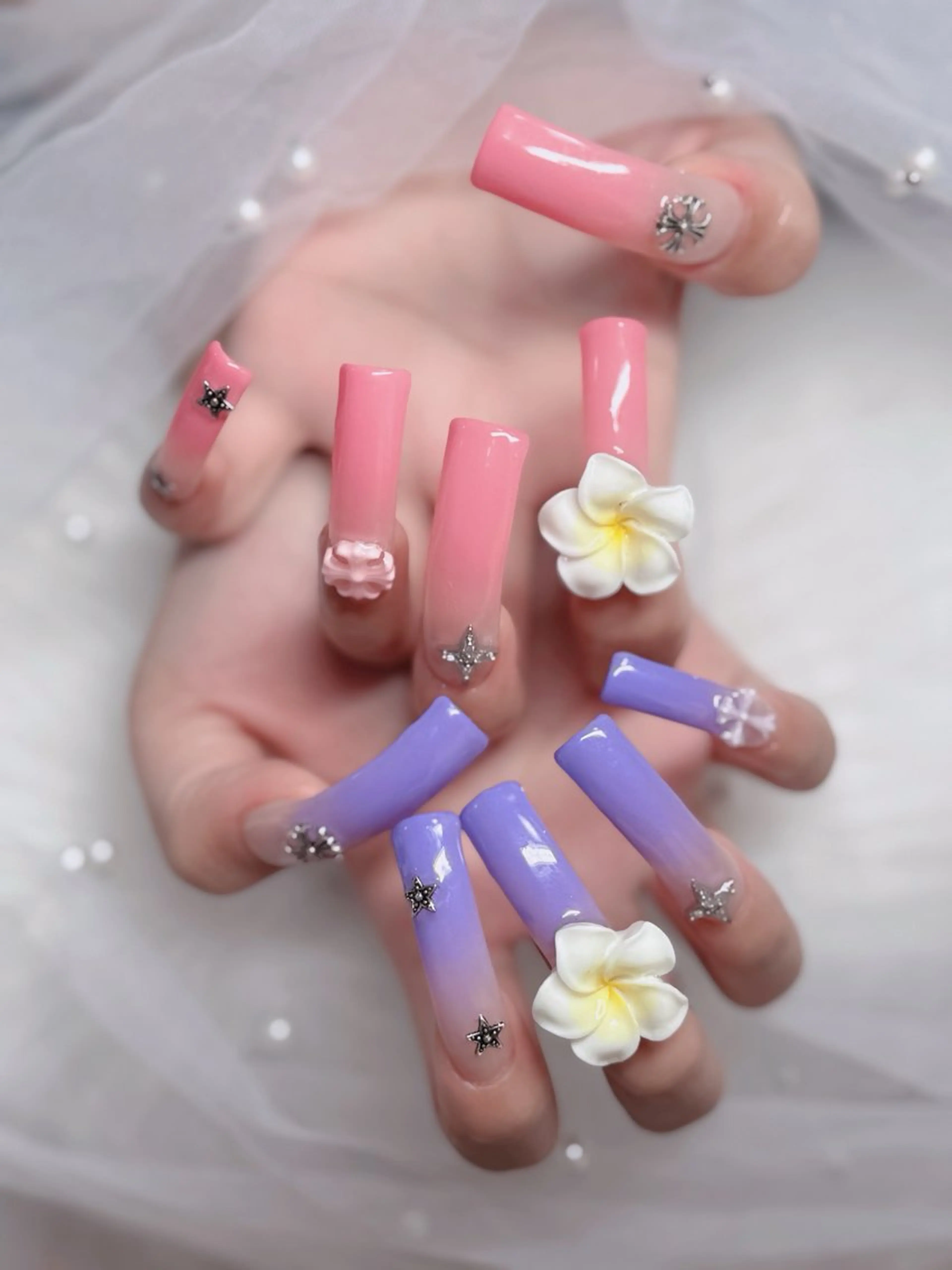 ネイル フレンチネイル ジェルネイル ガラスフレンチ ハロウィン ハート H.baby nail所属・H.baby Nail Salonのネイルデザイン