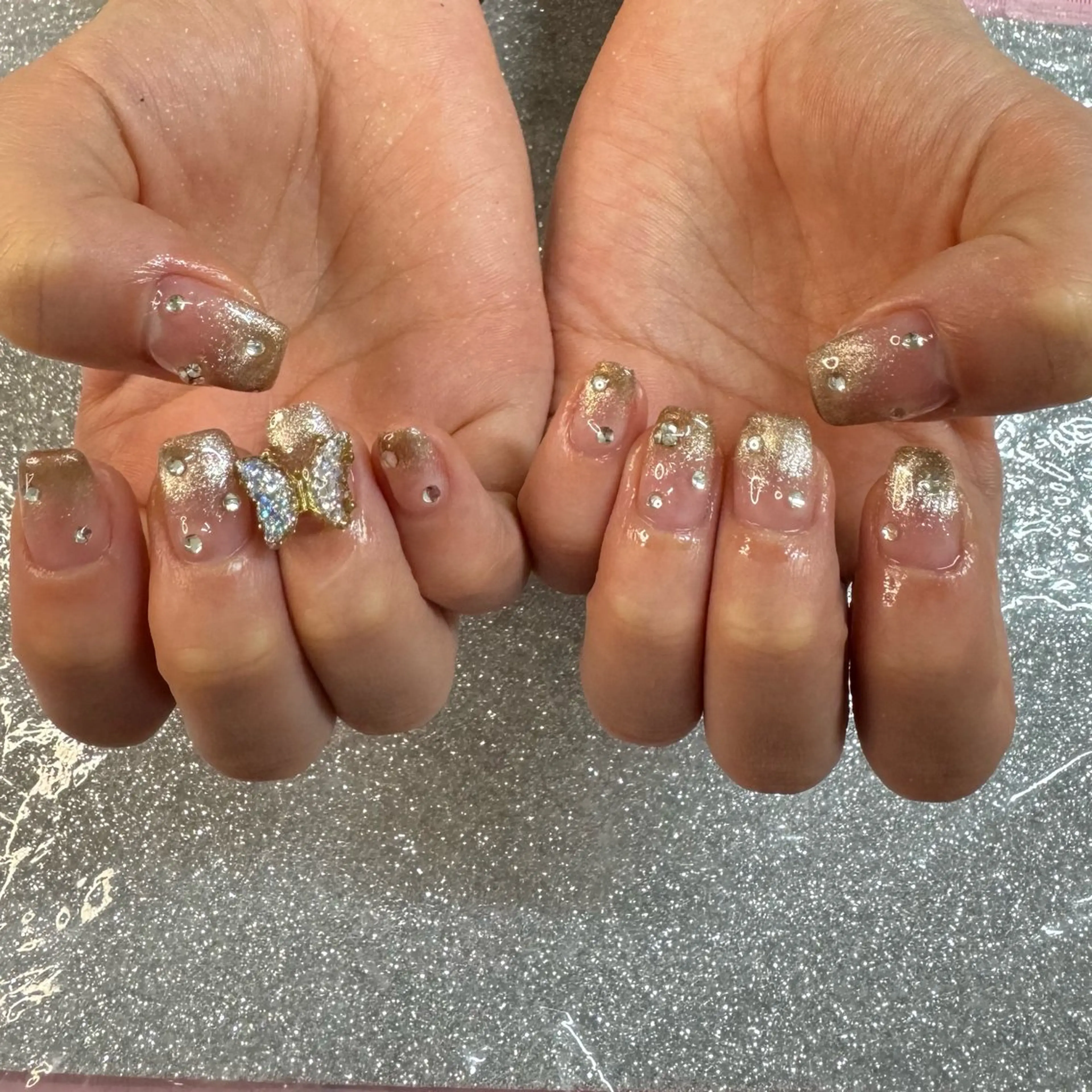 ネイル ハンドネイル VIERU RIRIKA🌻のネイルデザイン