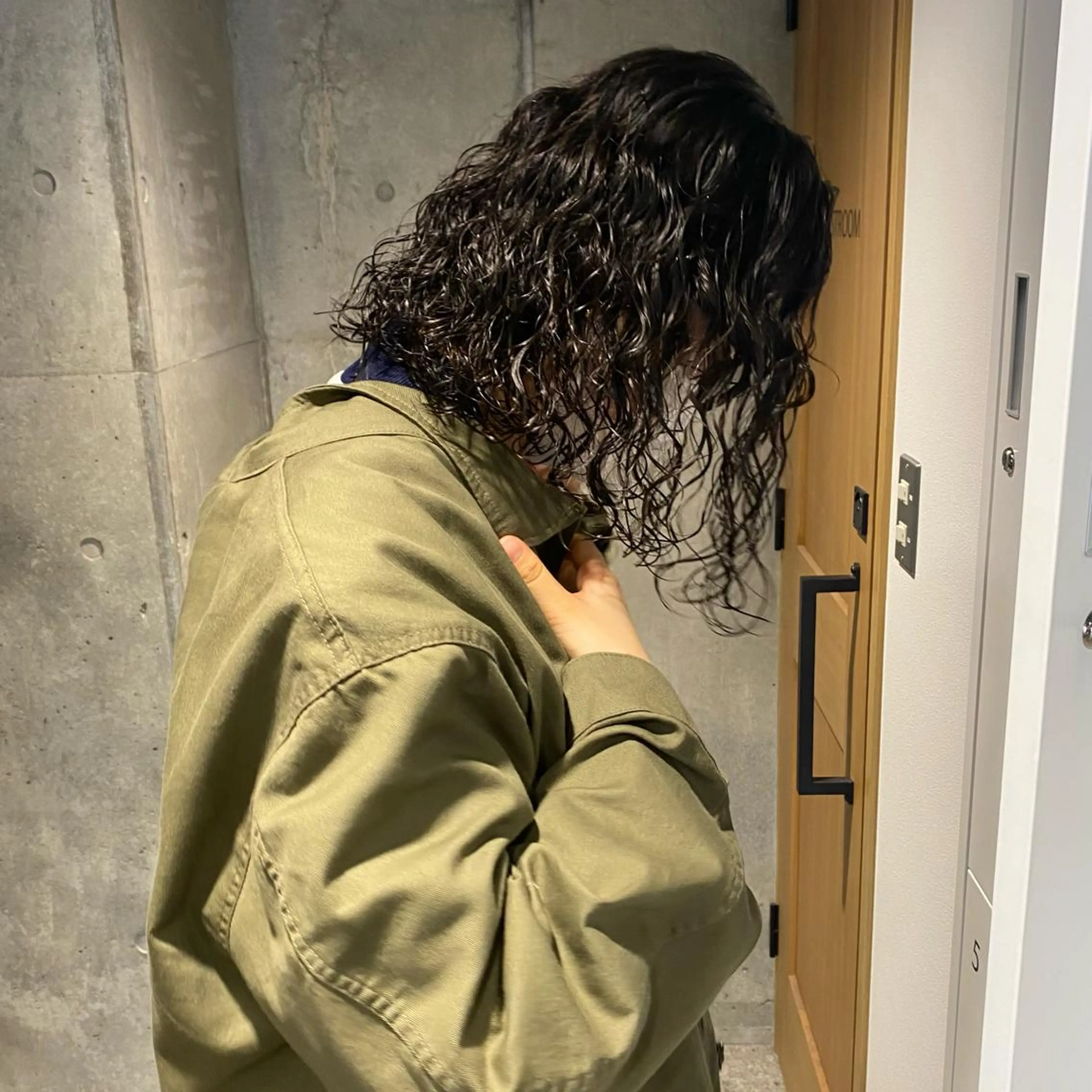 ミディアム カラー ミディアムパーマ パーマ Yahiko ハイトーンのヘアスタイル