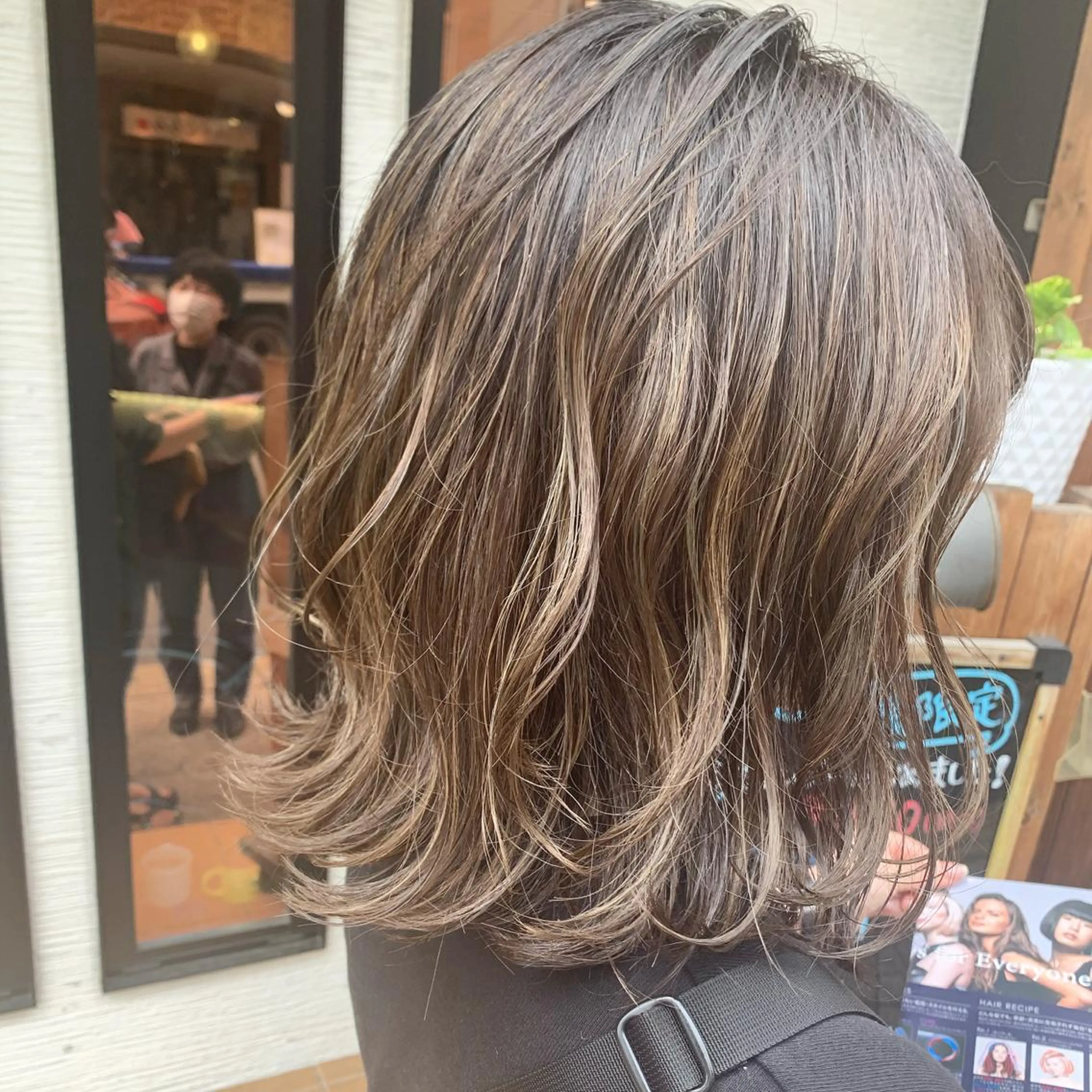 ミディアム カラー ベージュカラー ブラウンカラー ブラウンベージュ ハイライトカラー ハイライト yoshi (高橋福博)のヘアスタイル