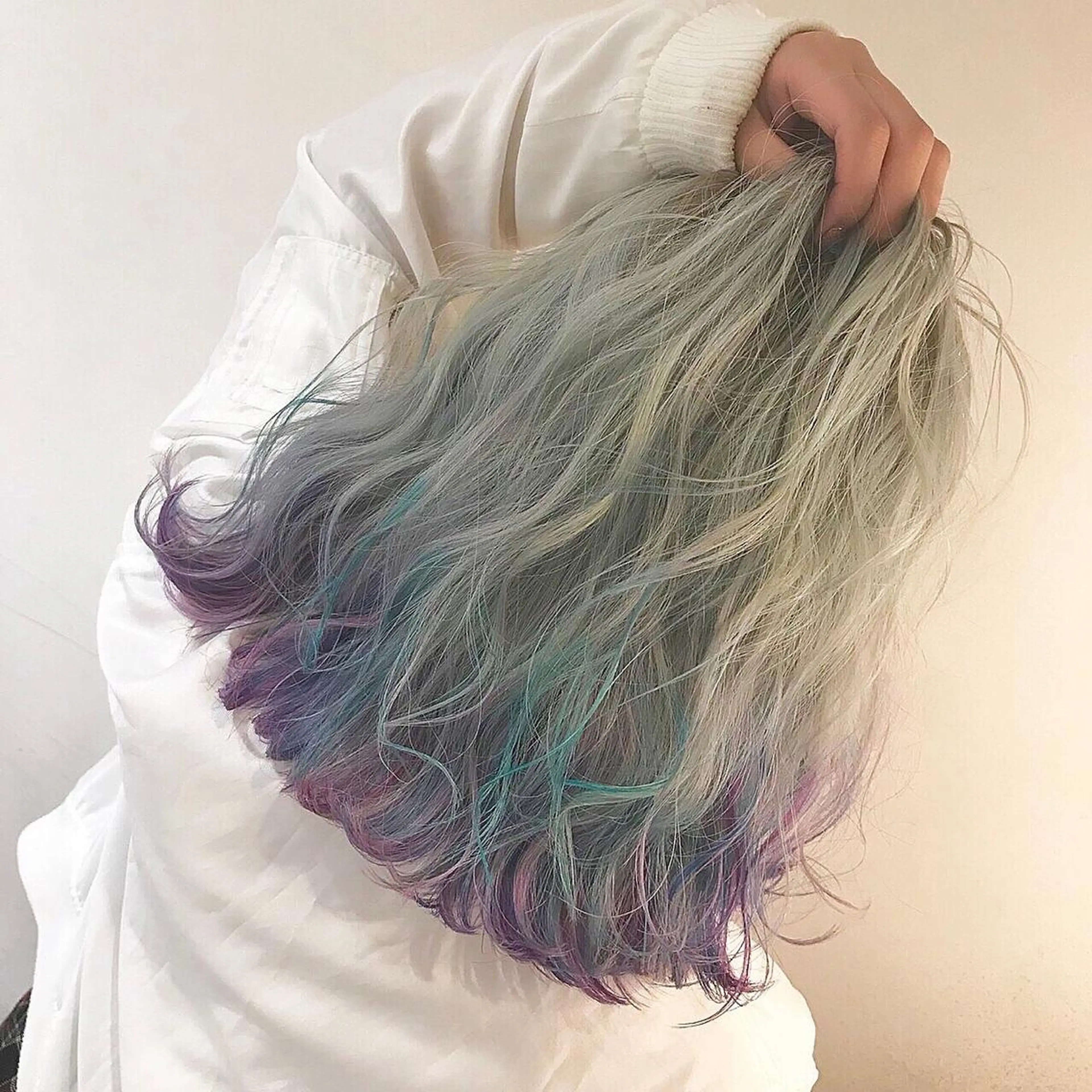 カラー ユニコーンカラー 黒田 菜結のヘアスタイル