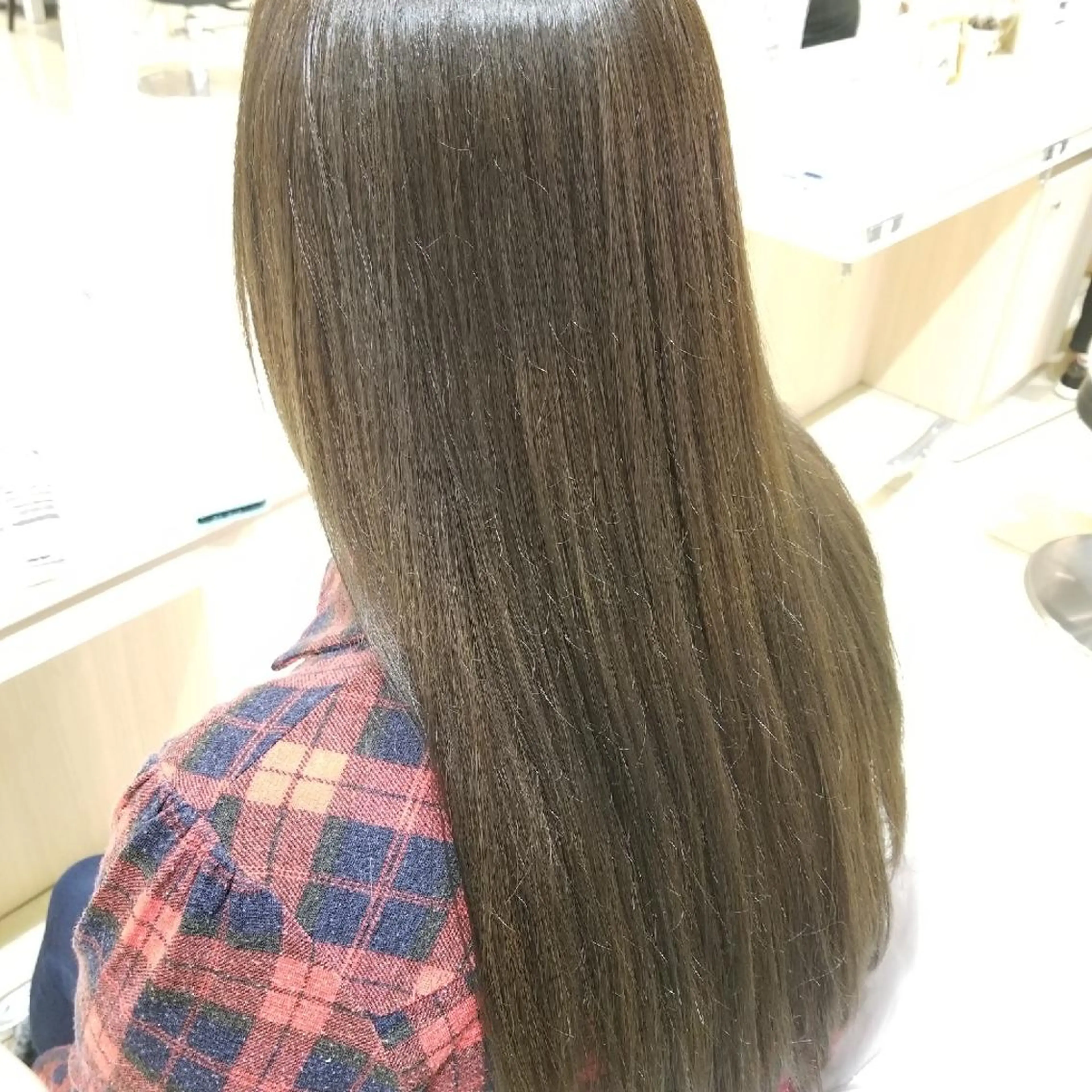 ロング カラー アッシュ イルミナカラー カット ヘアカラー 山内 佐江子のヘアスタイル