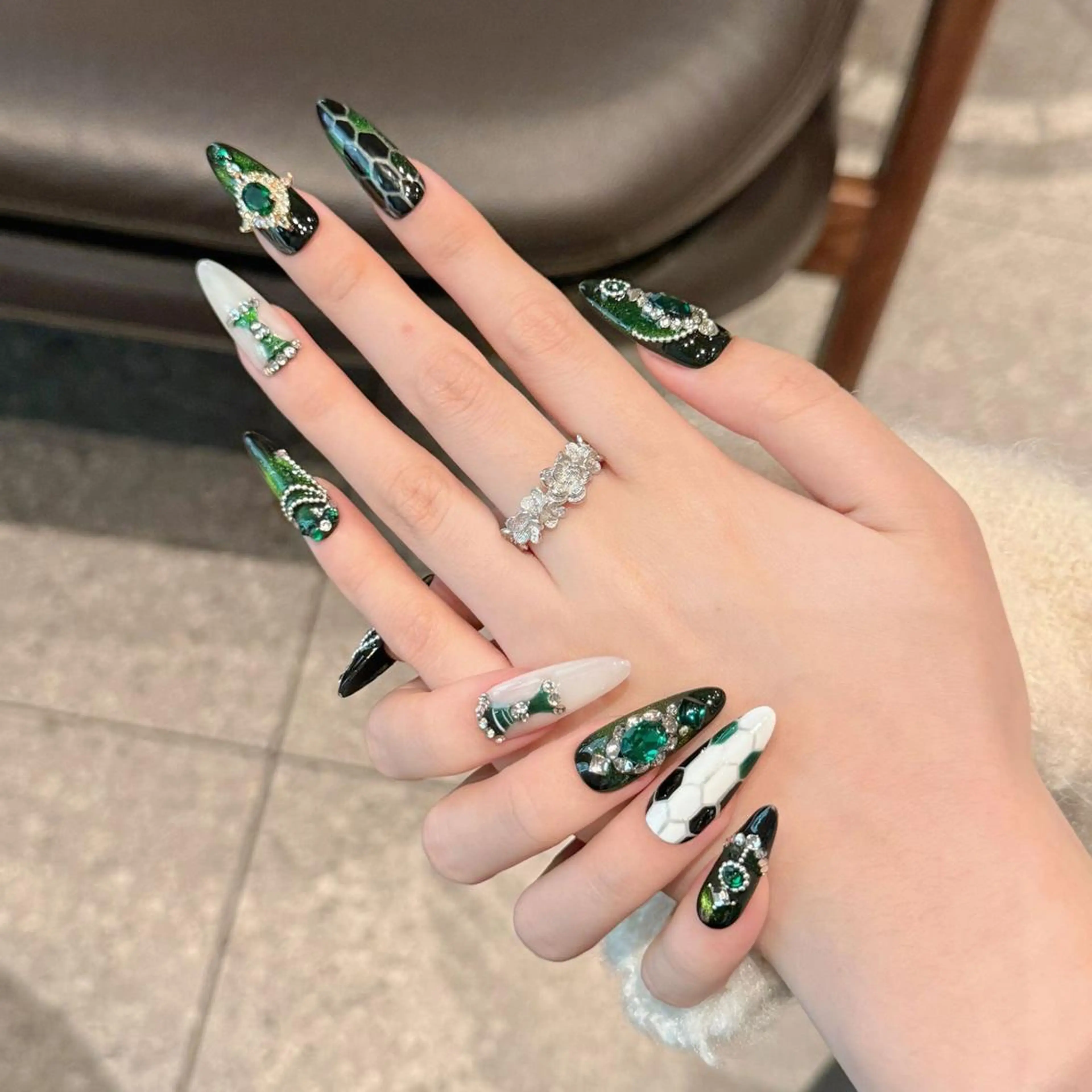 ネイル ジェルネイル スカルプネイル ネイルチップ ナユキNA.YUKI 渋谷店のネイルデザイン