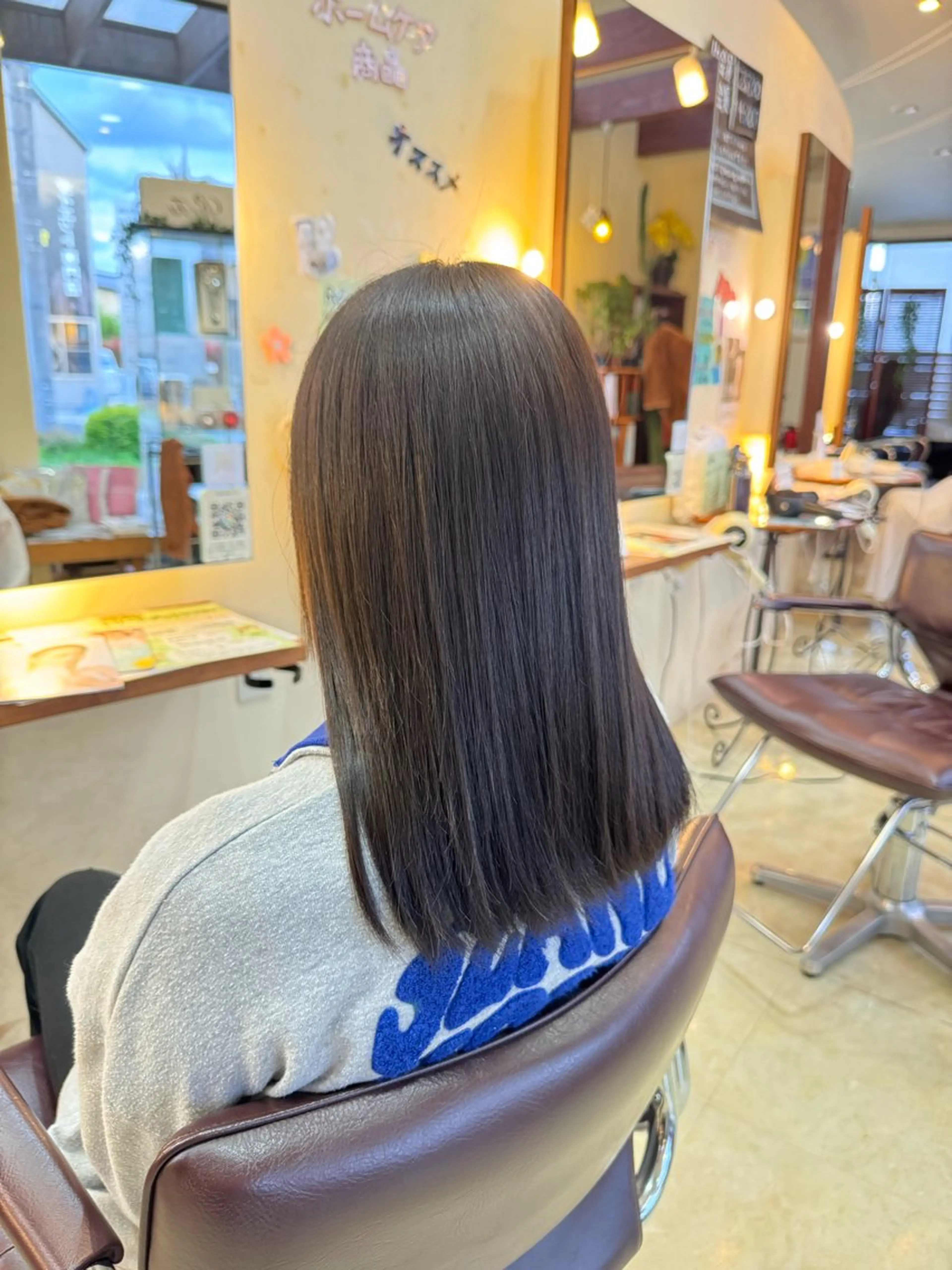 セミロング カラー アッシュ アッシュブラウン ブラウンカラー ヘアカラー 善方 心音のヘアスタイル