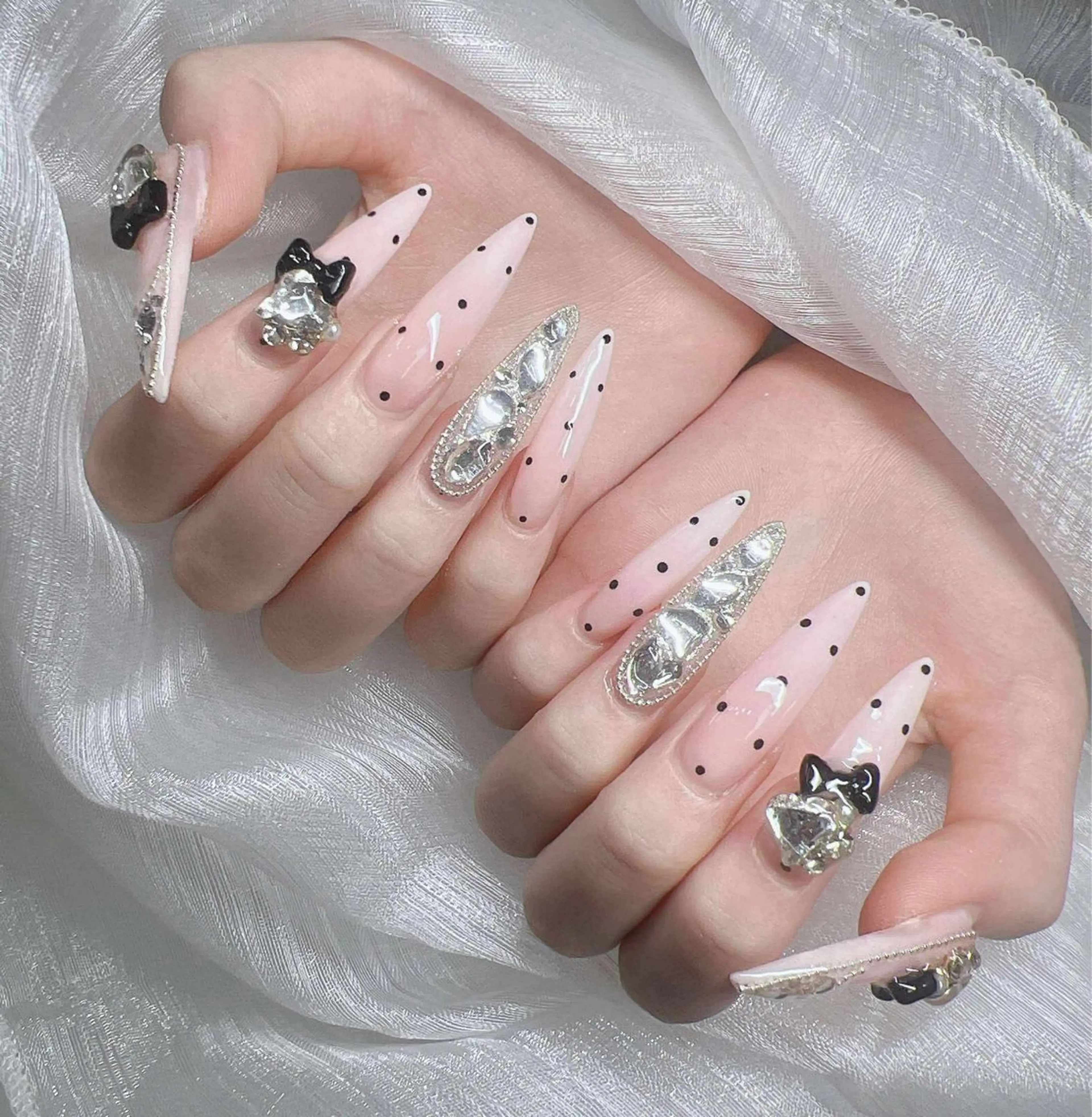 ネイル 長さ出し グラデーション 卒業式 キラキラネイル マグネットネイル ハンドネイル Lee Nailsのネイルデザイン