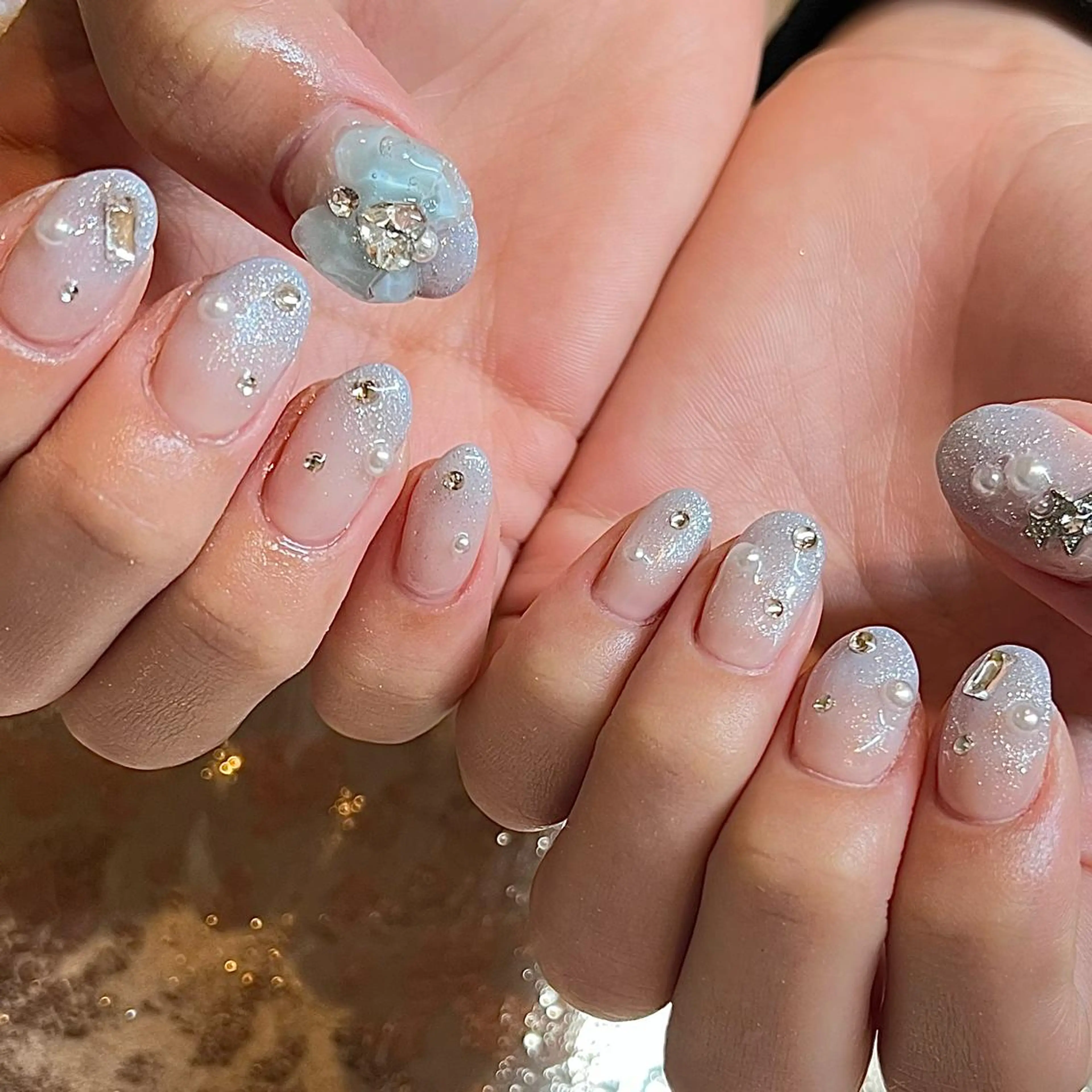 ミディアム ネイル ブルー ハンドネイル H🌺 NAILのネイルデザイン