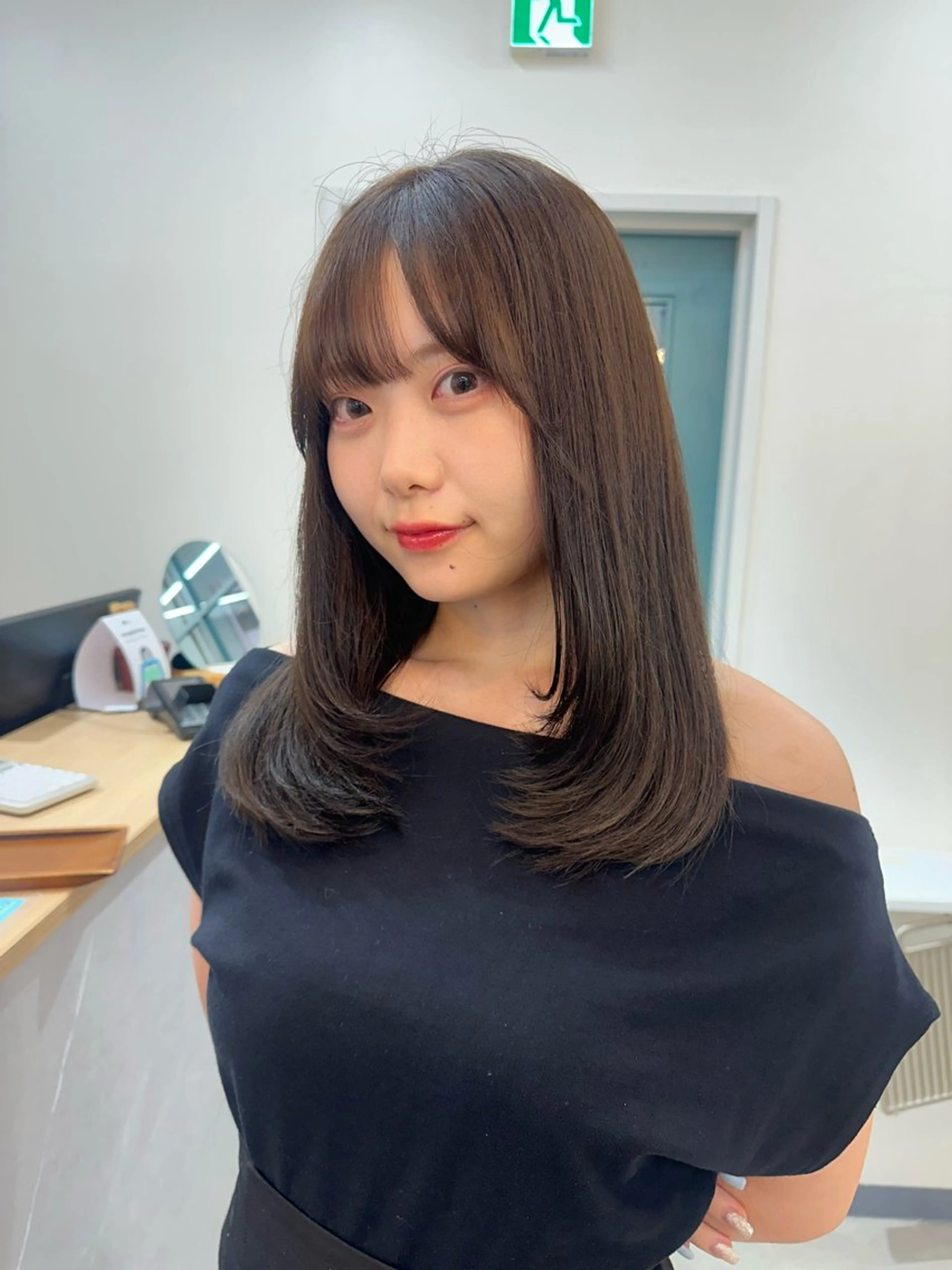 ロング カラー 透明感カラー 顔周りカット レイヤーカット ローレイヤー ヘアカラー レイヤーカット/透け カラー/いいぬまみかのヘアスタイル