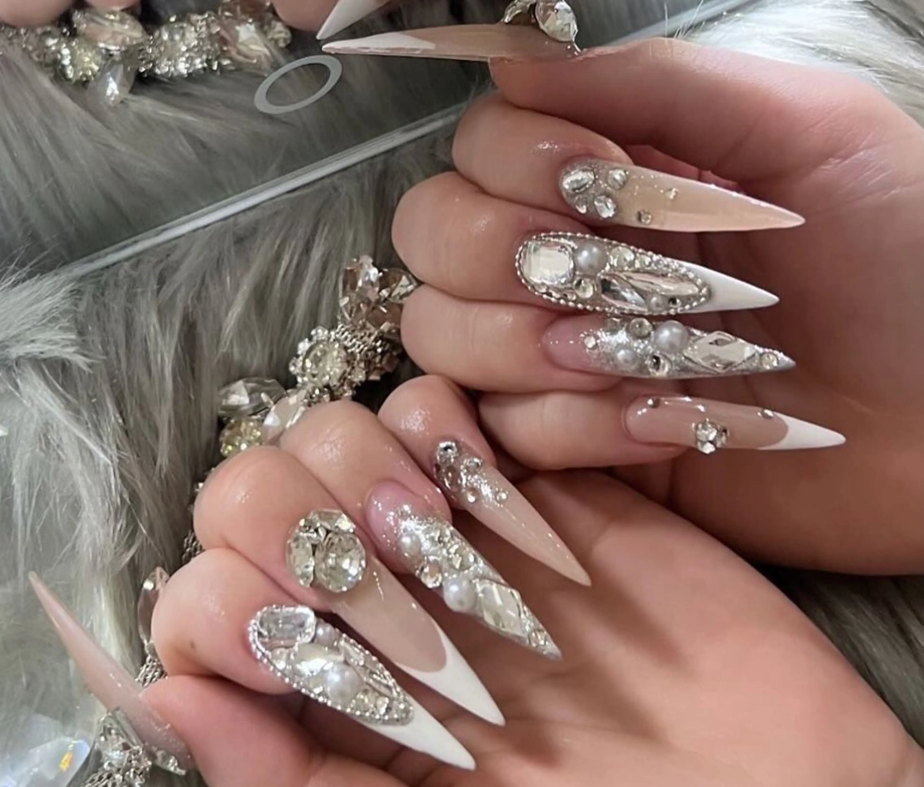 ネイル オーロラネイル フレンチネイル ジェルネイル ハロウィン キラキラネイル H.baby Nail Salon所属・H.baby Nail Salonのネイルデザイン