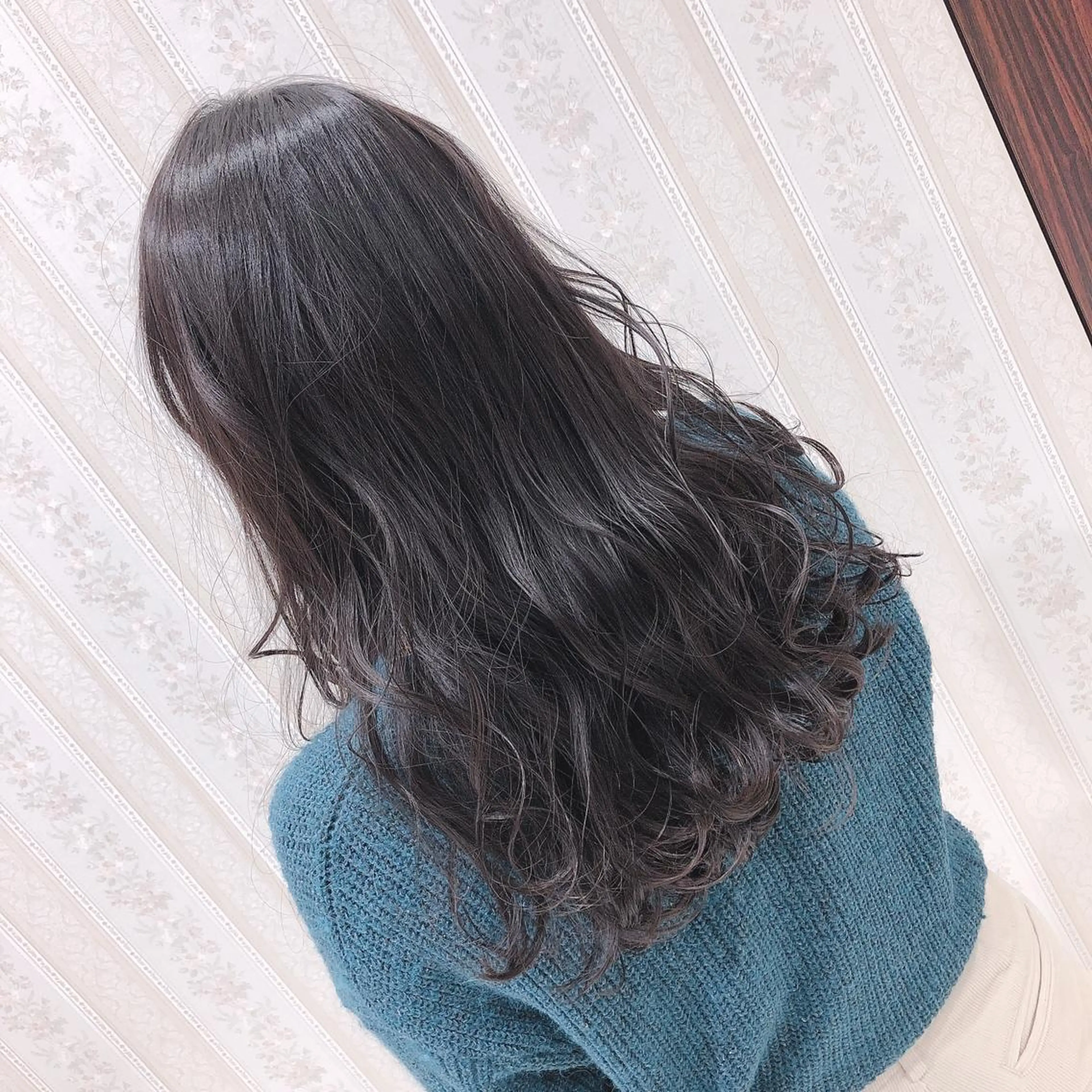 セミロング カラー 名畑 裕貴のヘアスタイル