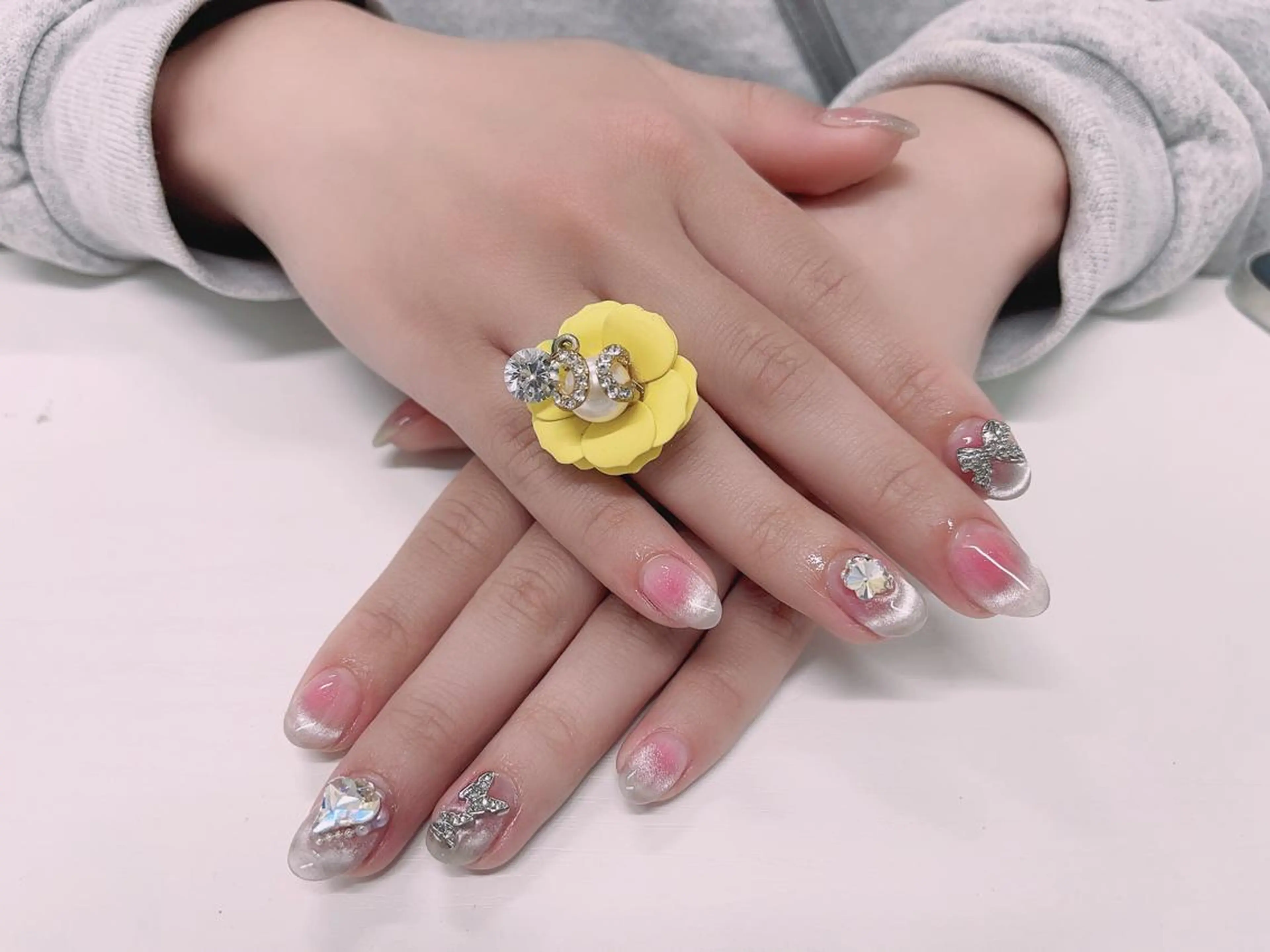 ネイル チークネイル マグネットネイル ストーンネイル ハンドネイル nail  salon  AI所属・nail salon AIのネイルデザイン