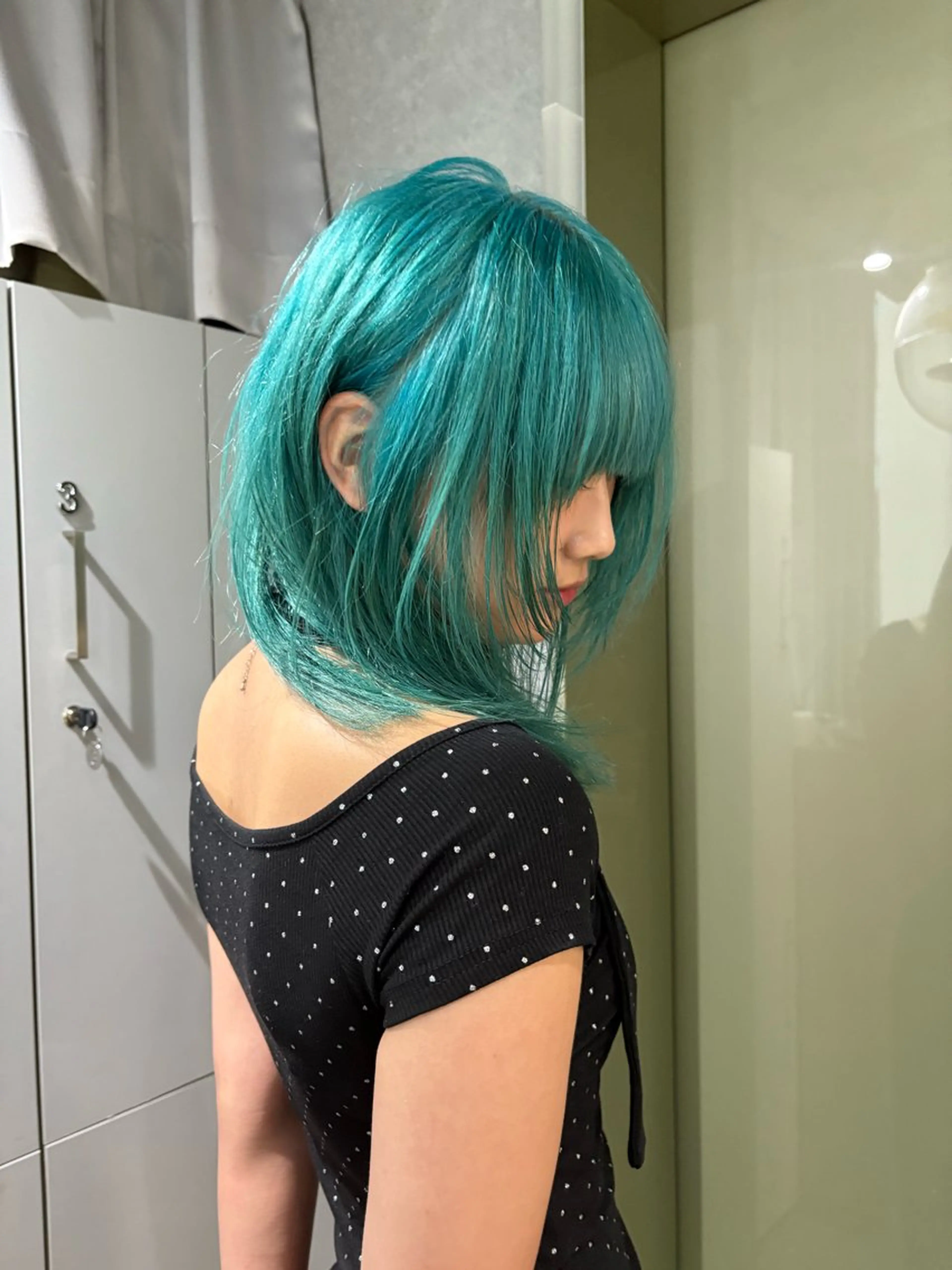 ミディアム カラー ブリーチ ブルーカラー 縮毛矯正 カット ヘアカラー トリートメント JYUI ハイトーン/デザインのヘアスタイル