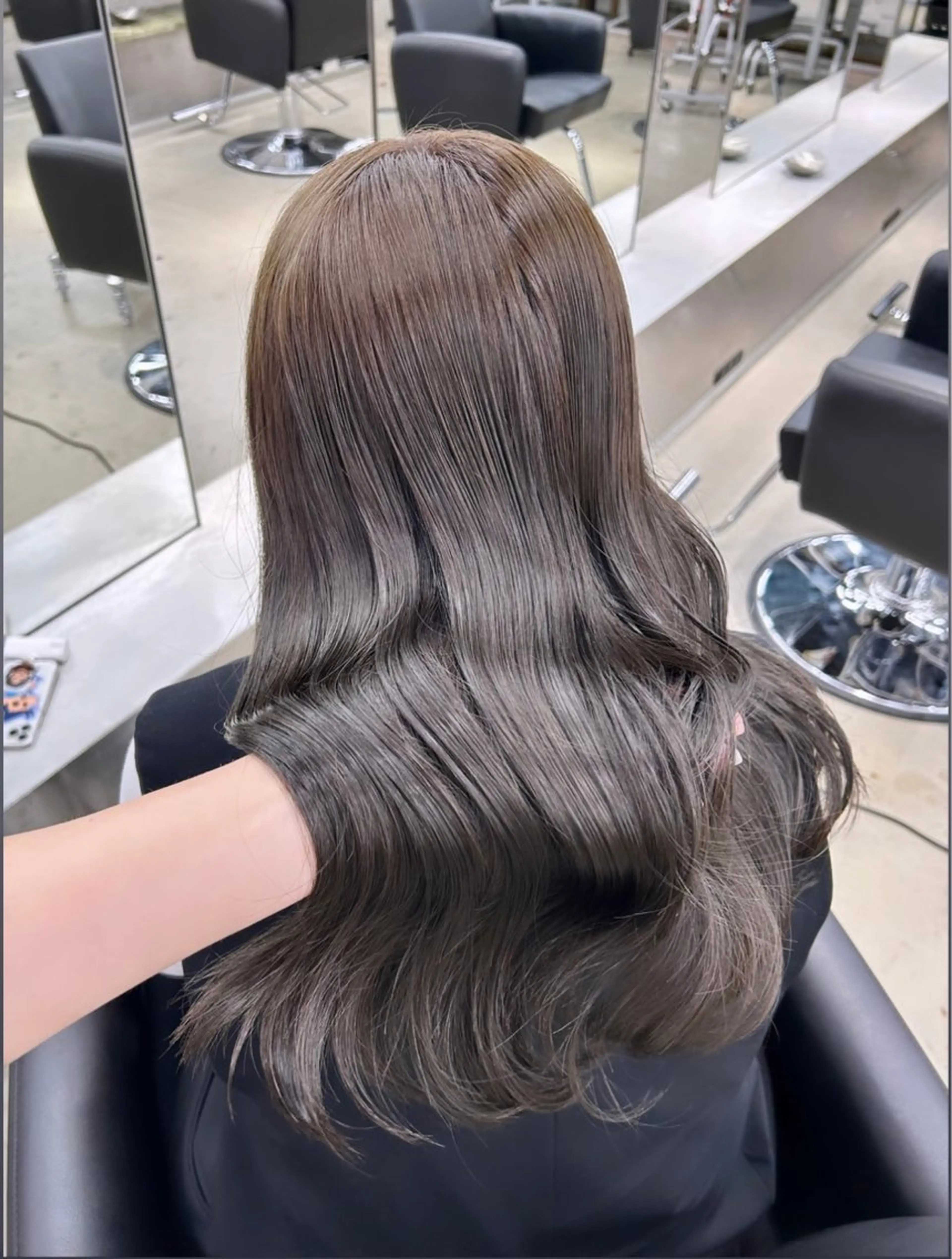 ロング カラー ヘアカラー トリートメント 名古屋栄♡PELE 上品な透明感ベージュのヘアスタイル