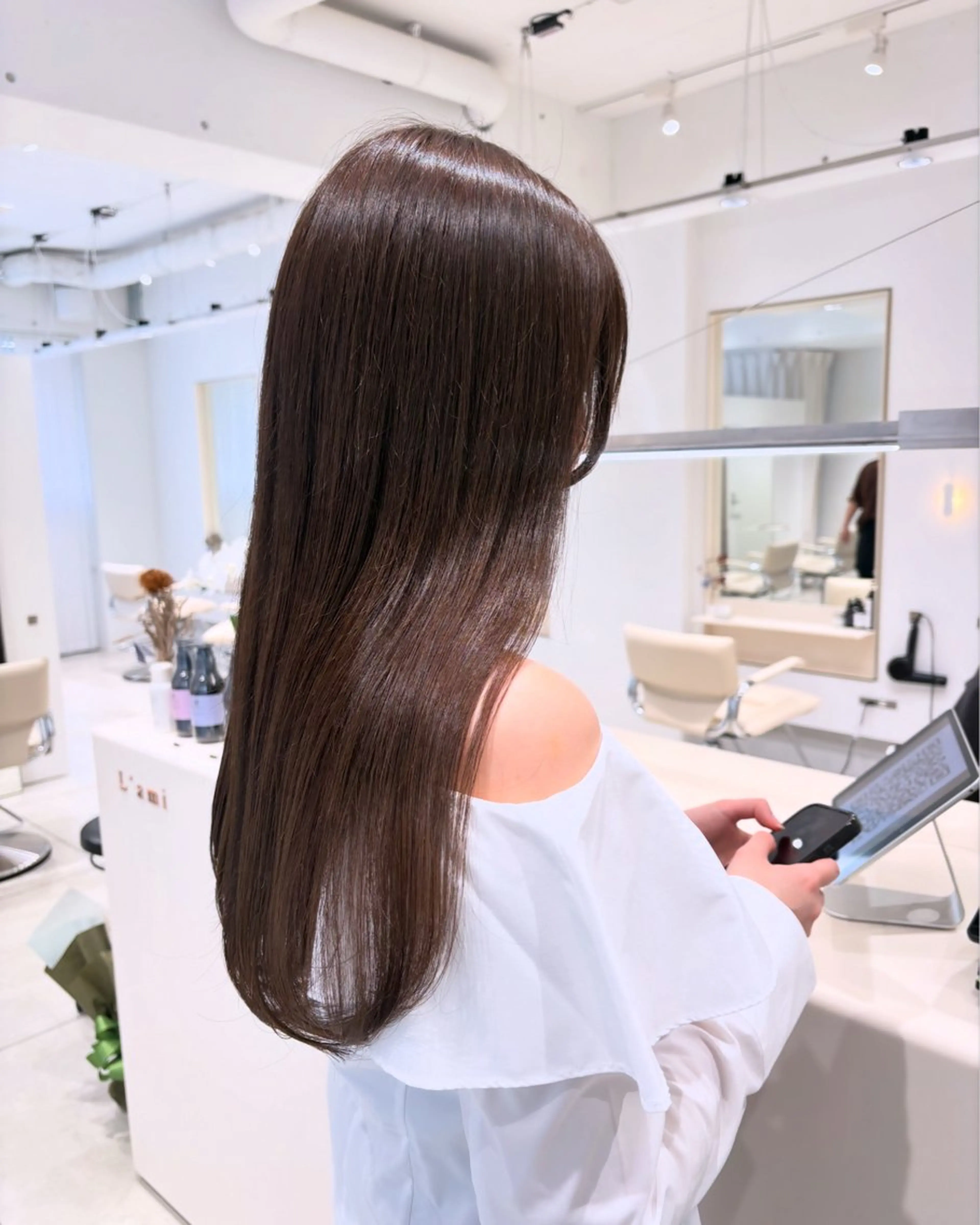セミロング カラー ベージュカラー ブラウンカラー ブラウンベージュ ショコラブラウン 透明感カラー ヘアカラー トリートメント ヘッドスパ ヘアセット カジュアルを女っぽく 𝗮𝘆𝗮𝗰𝗼のヘアスタイル
