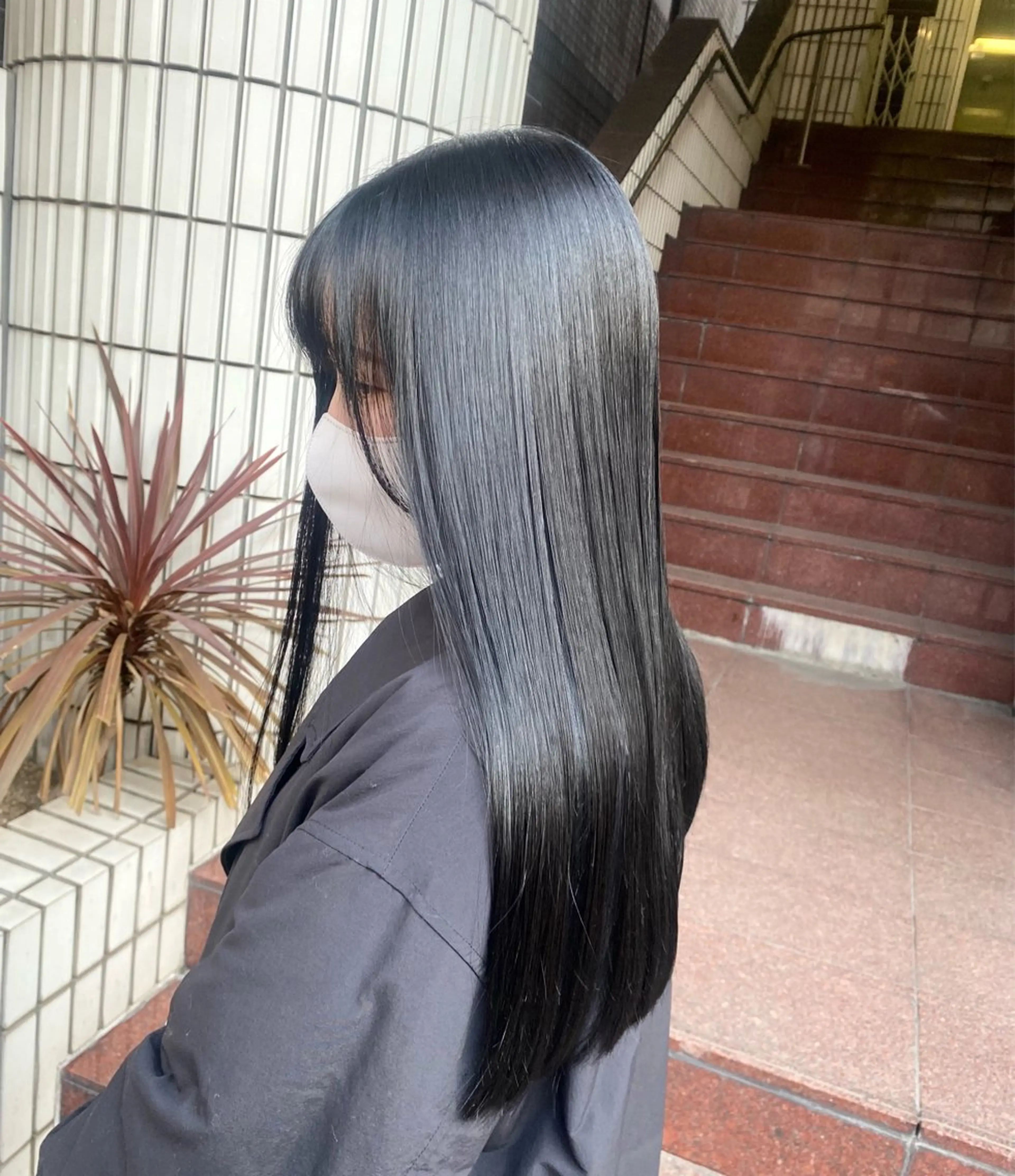 ロング カラー 黒髪 ブリーチ ブルーカラー ブルーブラック ブリーチなしカラー カット ヘアカラー トリートメント motel所属・モデルや芸能人も通う ✨マンツーマンサロンのヘアスタイル