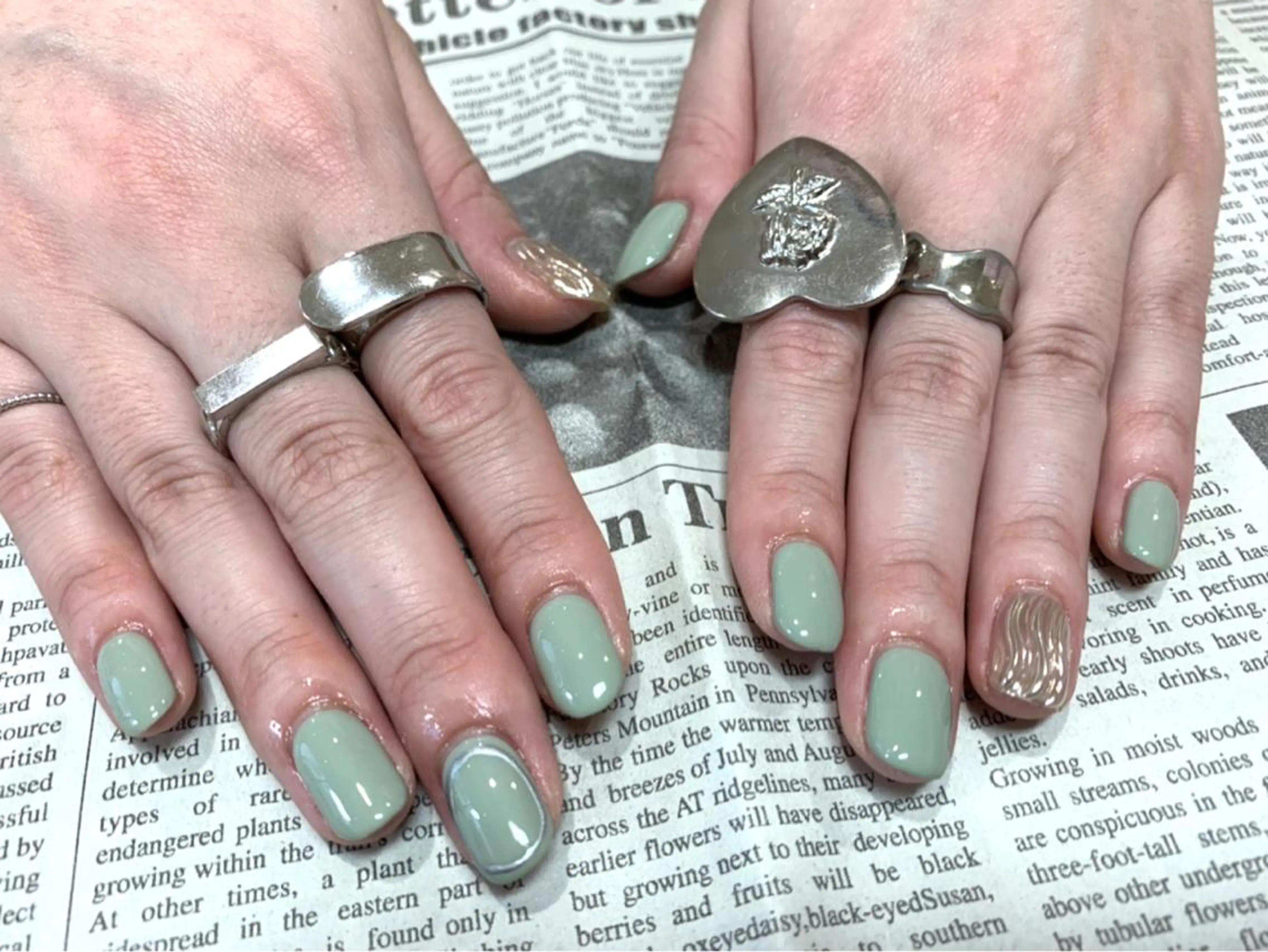 ネイル シルバー charme所属・. SHIORIのネイルデザイン