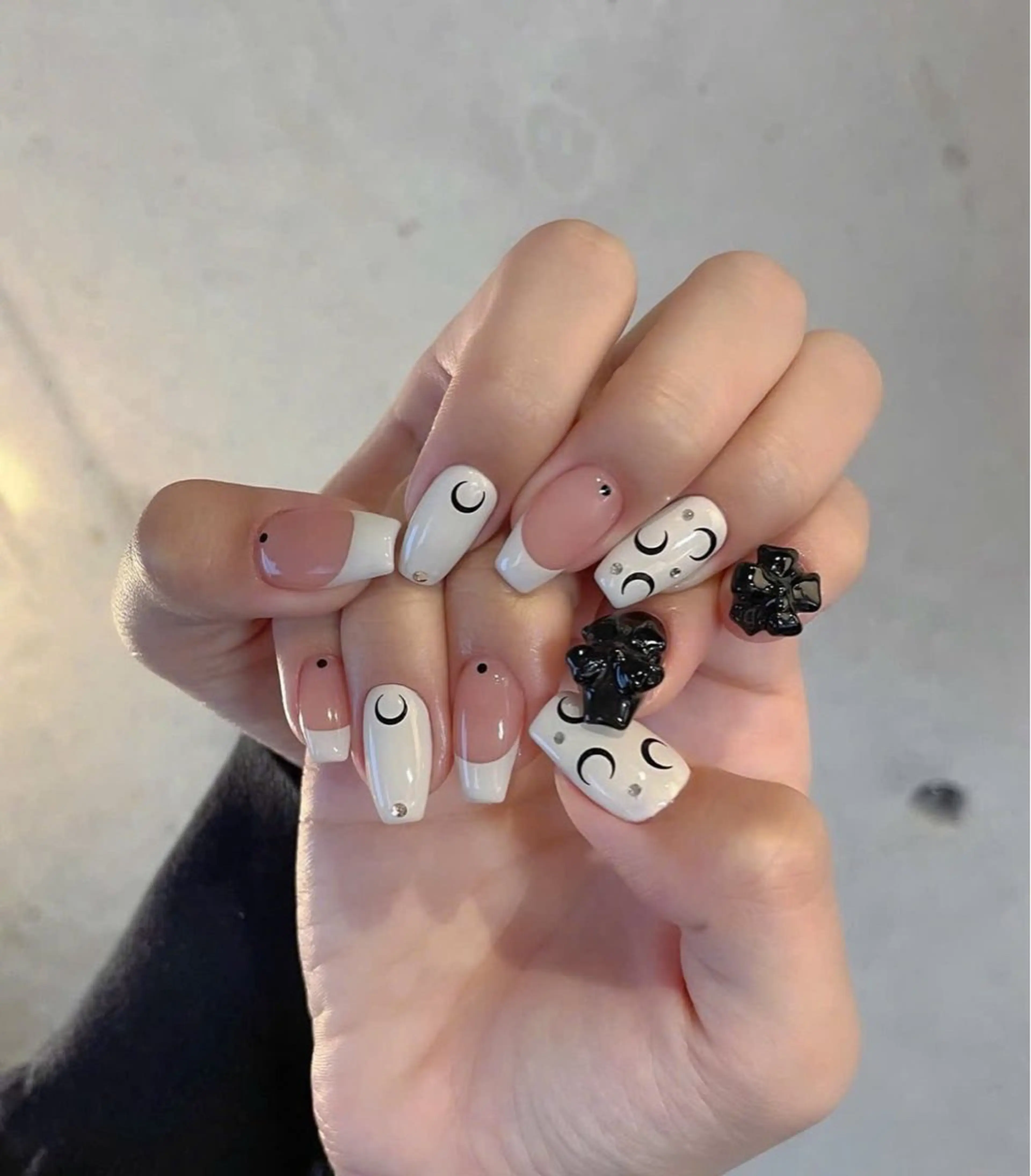 ネイル フレンチネイル キラキラネイル マグネットネイル ミラーネイル ニュアンスネイル ハンドネイル Lyn TA Nailのネイルデザイン