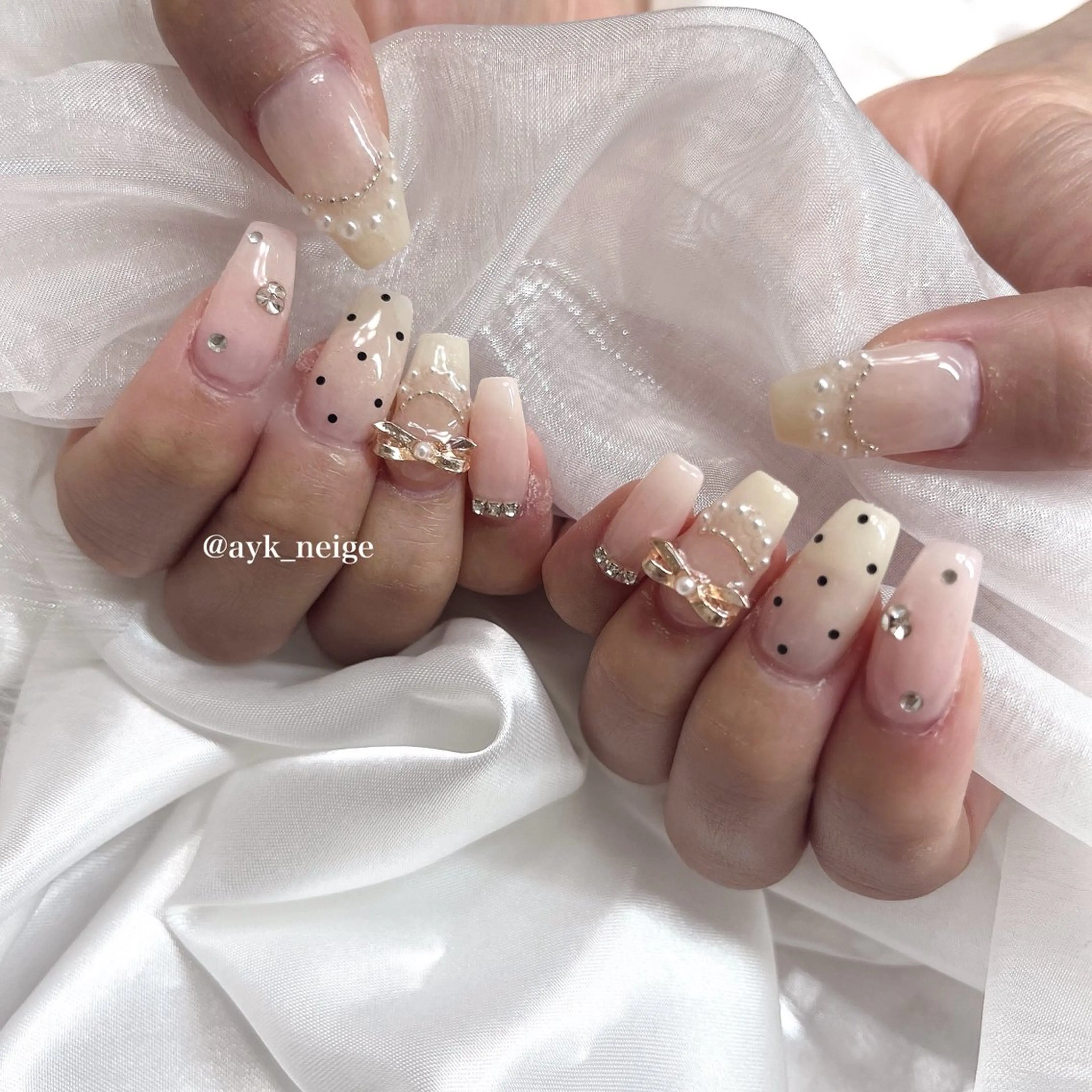 ネイル フットネイル フレンチネイル キラキラネイル 韓国ネイル マグネットネイル n'eige nail所属・大谷 綾香のネイルデザイン