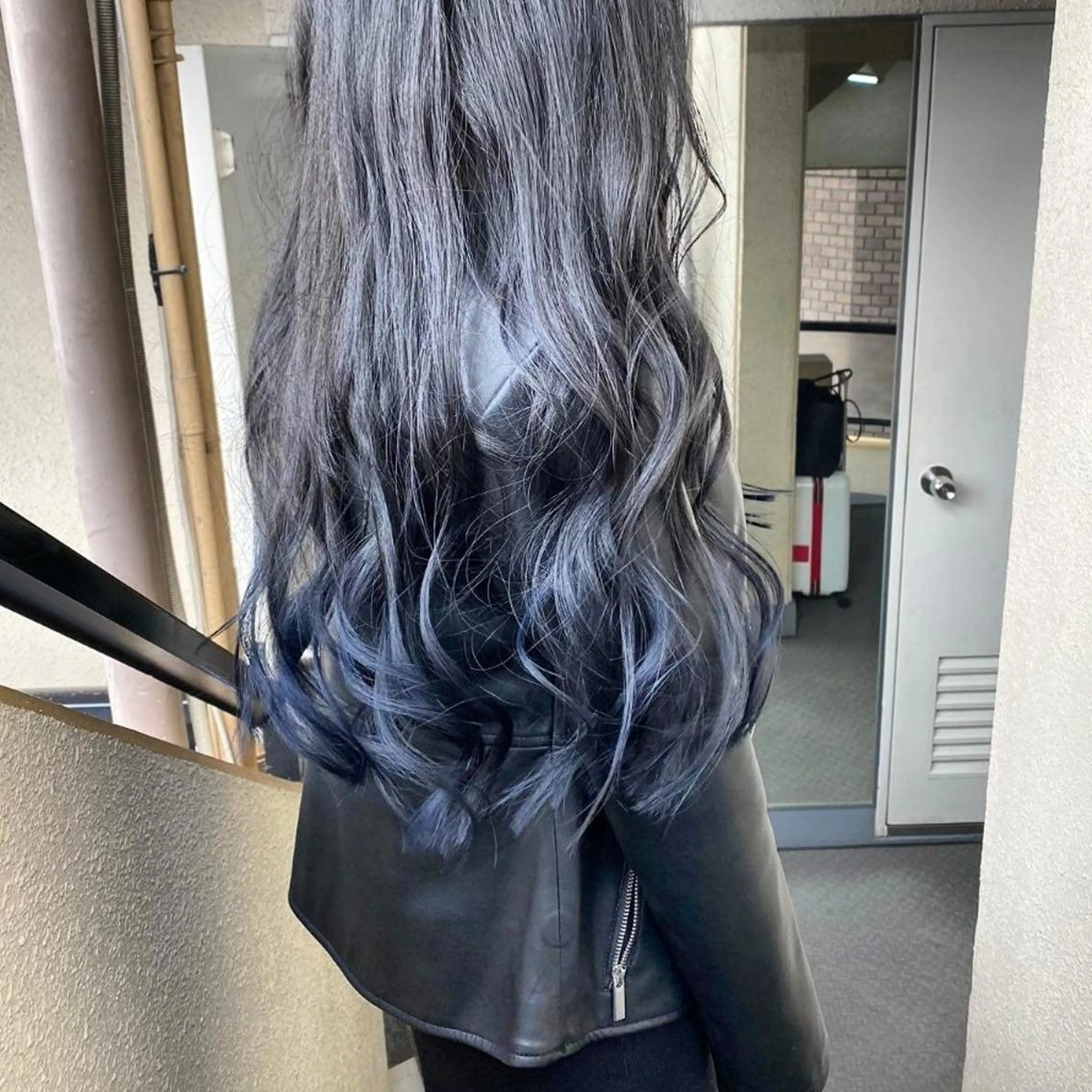 ロング カラー ブルーカラー ダークグレー ヘアカラー トリートメント 🔳髪質改善🔳 岡本陽のヘアスタイル