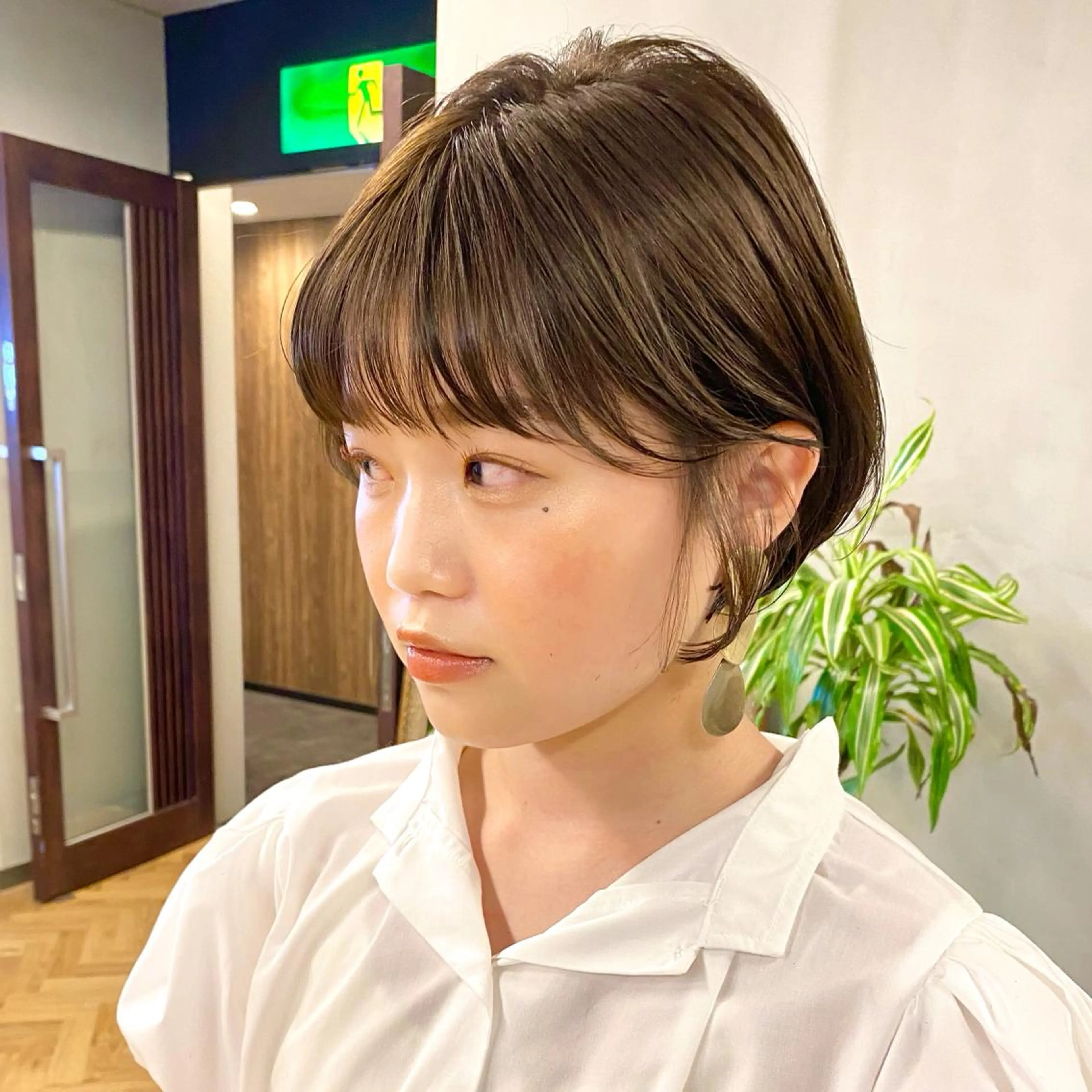 ショート カラー パーマ ヘアアレンジ メンズ キッズ ネイル マツエク・マツパ サイドバング 小顔カット EMANON梅田店所属・前川 朋香のヘアスタイル