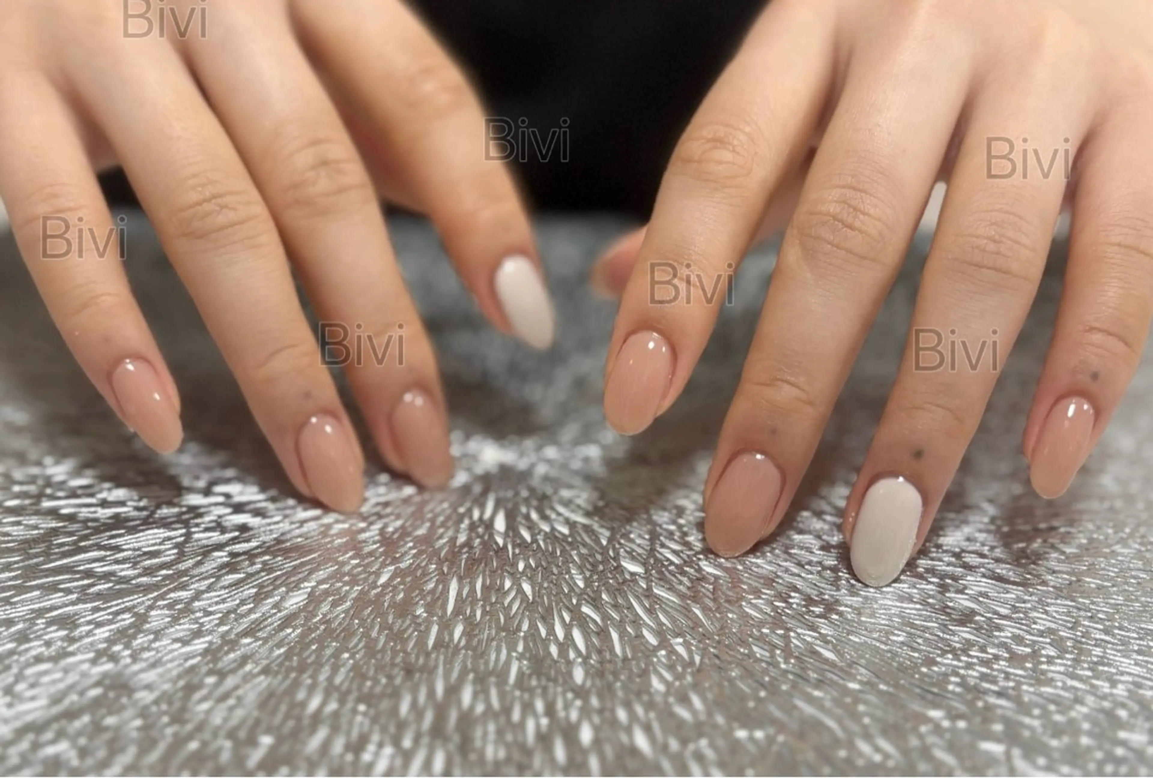 ネイル ラメ(グリッター) ワンホンネイル 冬ネイル ハンドネイル ハンドケア ♡Bivi♡自爪に 優しいネイルサロンのネイルデザイン