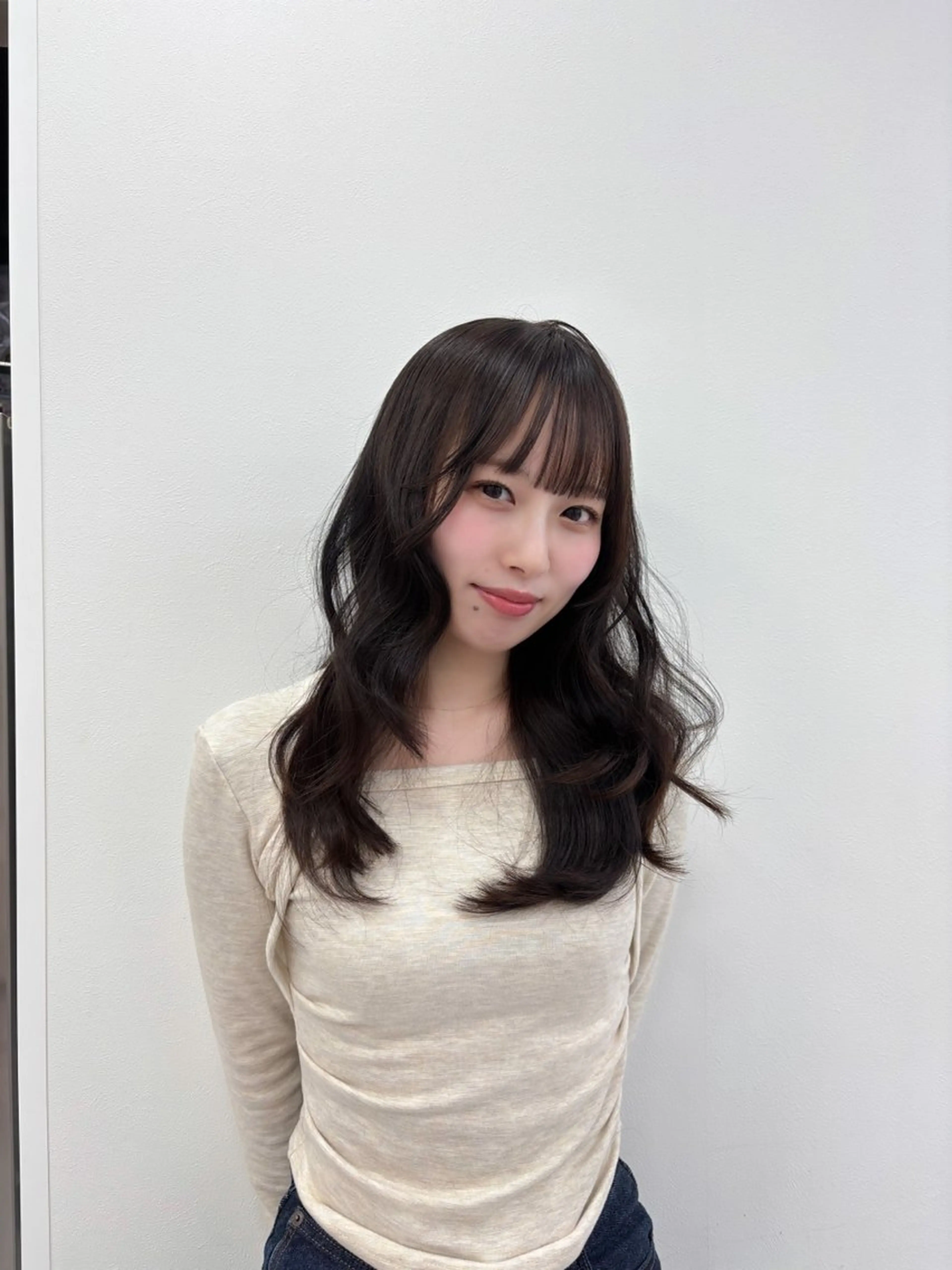 セミロング カラー カット ヘアカラー ヘッドスパ 韓国レイヤー ハッシュカットのヘアスタイル