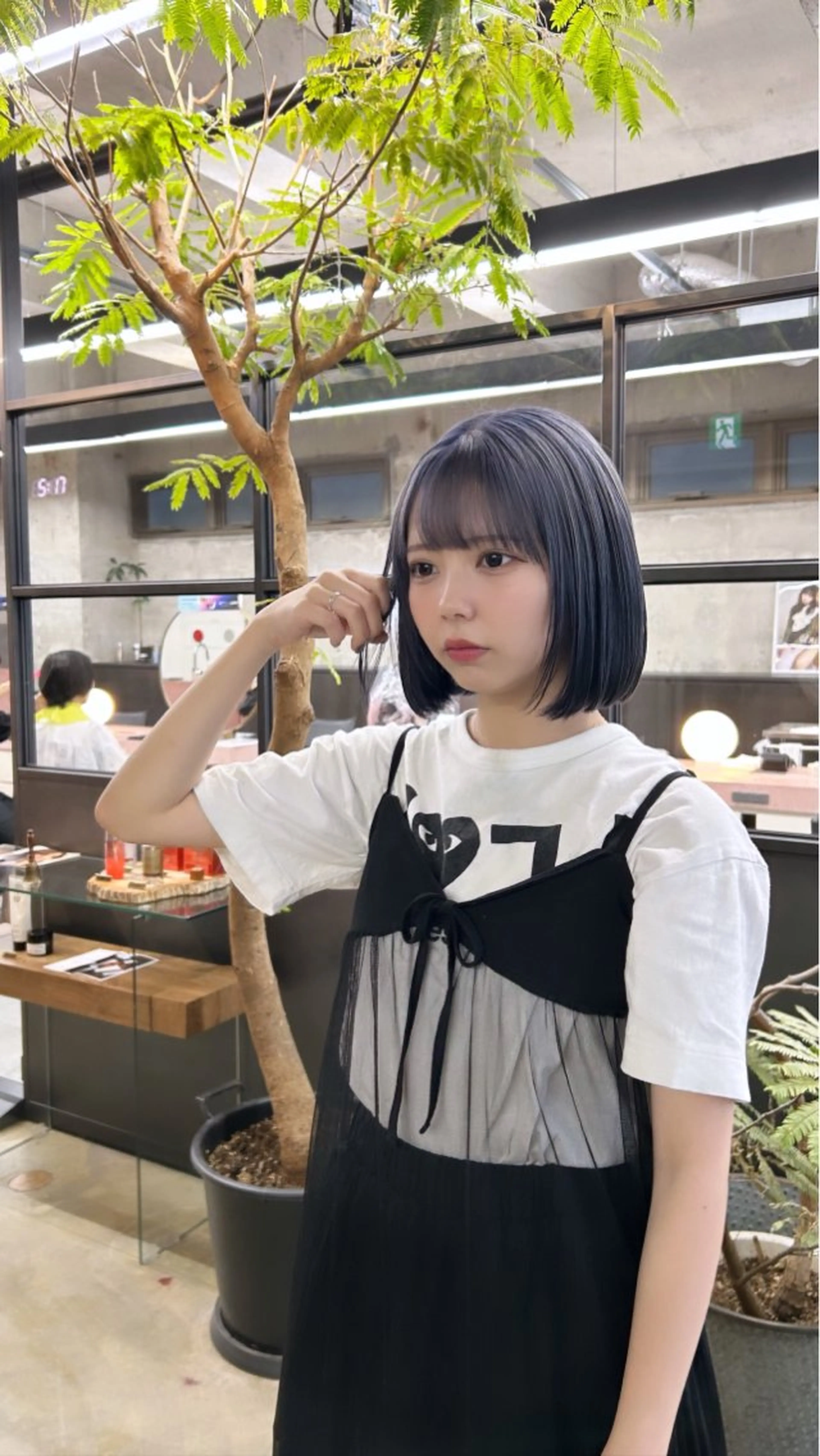 ミディアム カラー ブリーチ シルバー 日韓レイヤー🇰🇷 艶カラー/ナカネのヘアスタイル