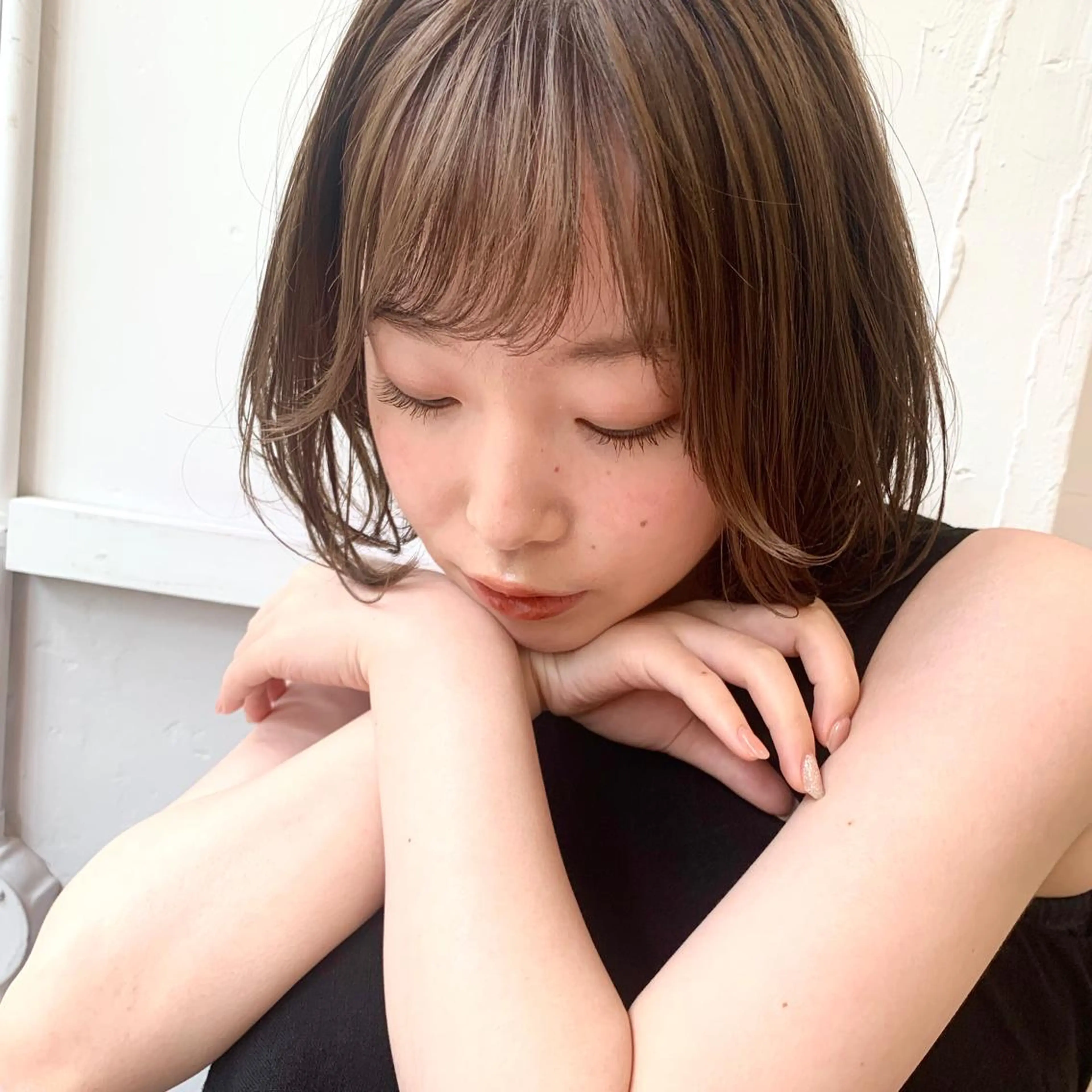 ミディアム カラー ボブ カット ヘアカラー トリートメント chama レイヤーカットのヘアスタイル