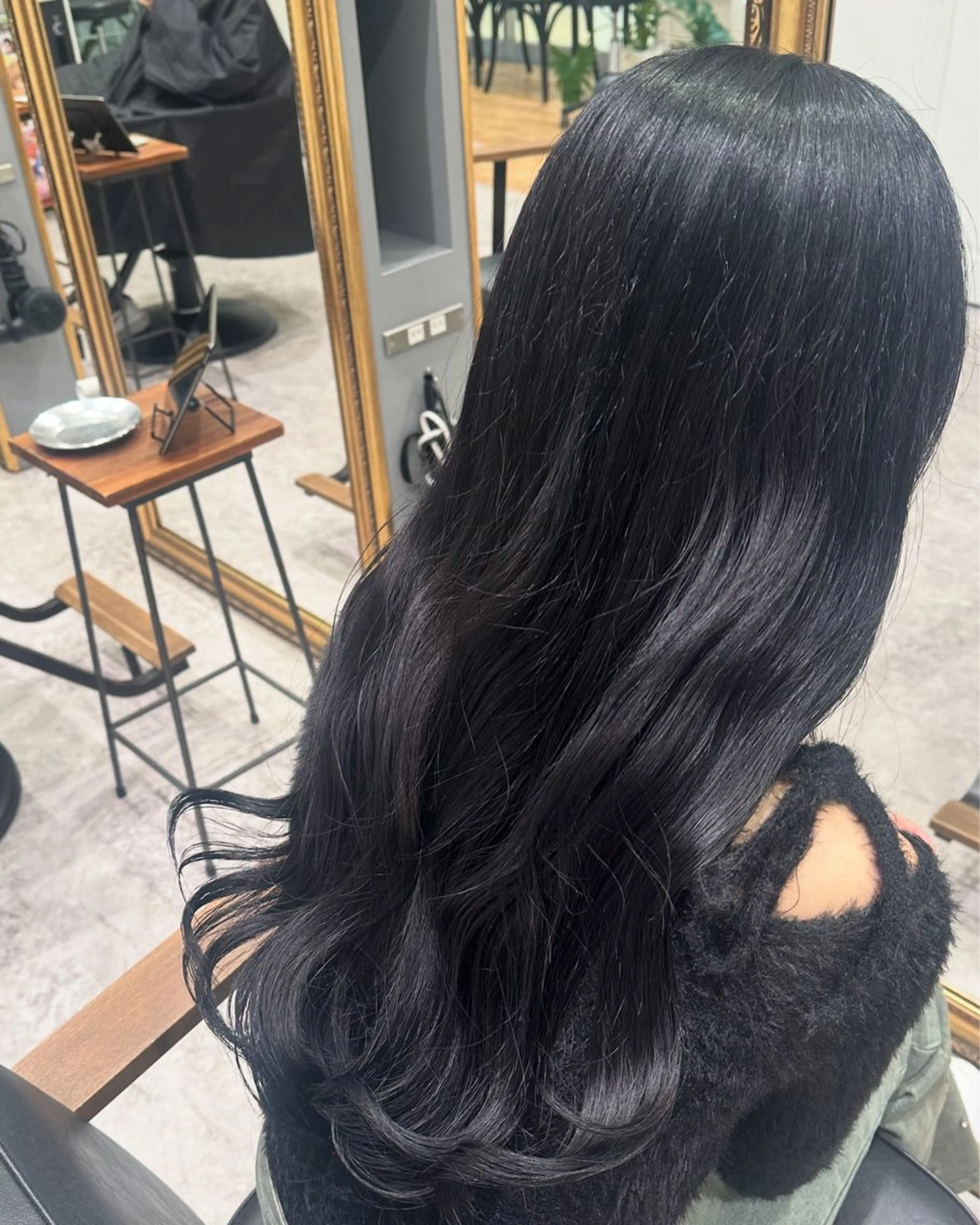 セミロング カラー ブルーカラー 🍑ブリーチなし ダブルカラーuRiのヘアスタイル