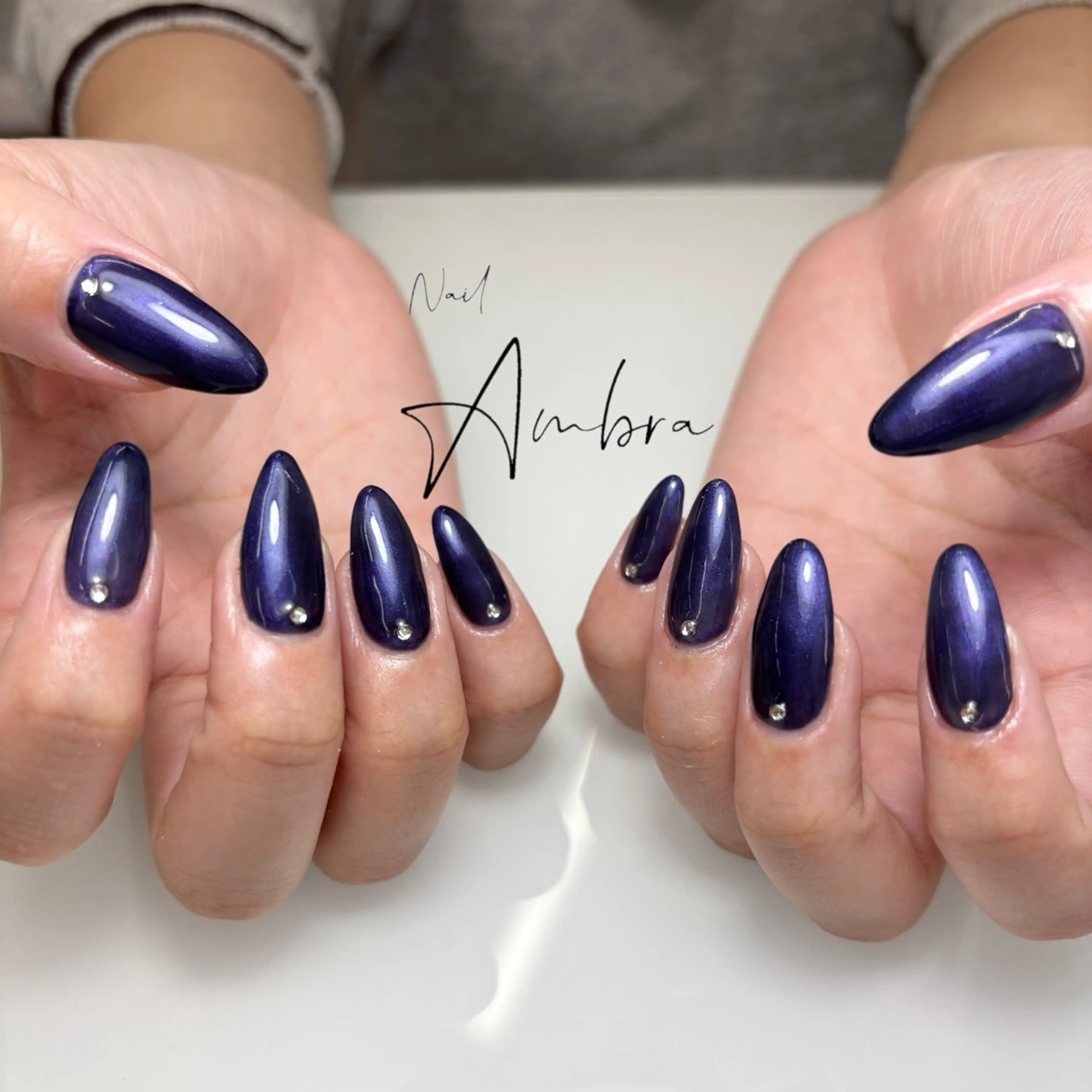 ネイル ラメ(グリッター) ネイビー ストーンネイル ハンドネイル Nail Ambra 天王寺店所属・Nail Ambra fusaのネイルデザイン