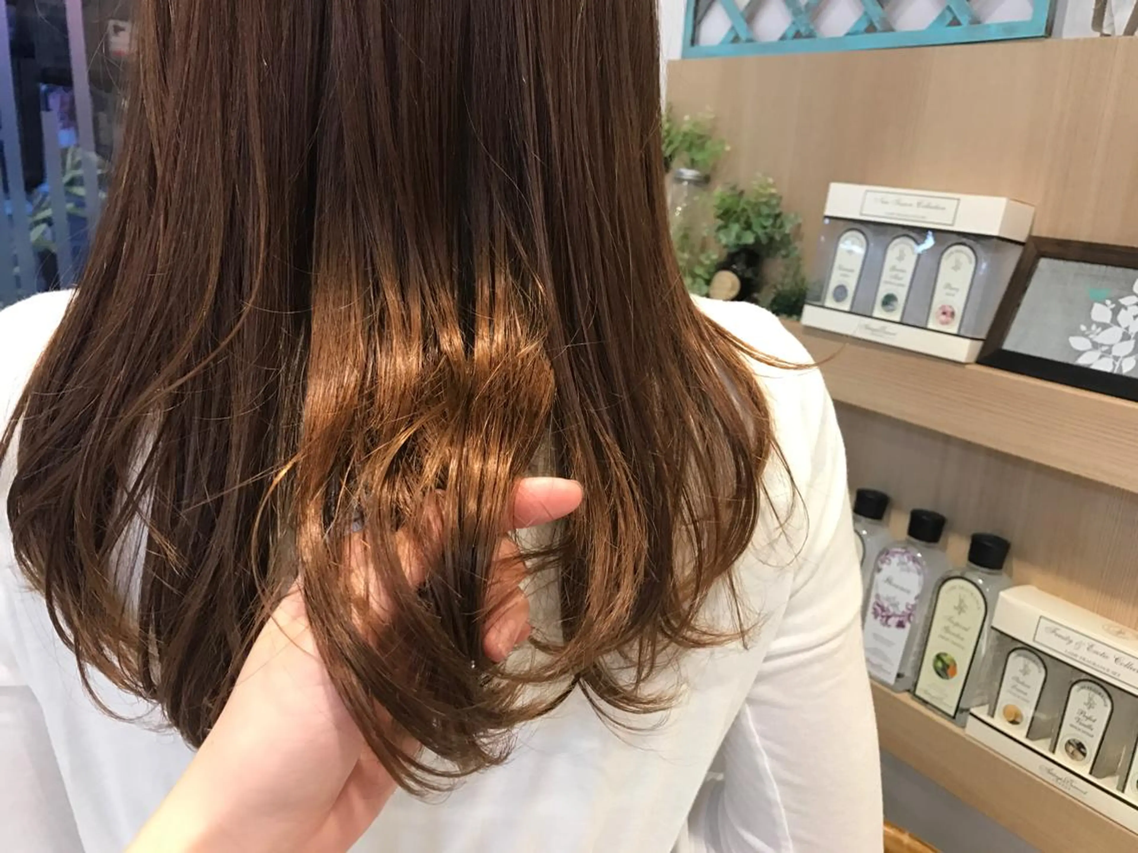 セミロング カラー ヘアアレンジ トリートメント スズキ シオリのヘアスタイル