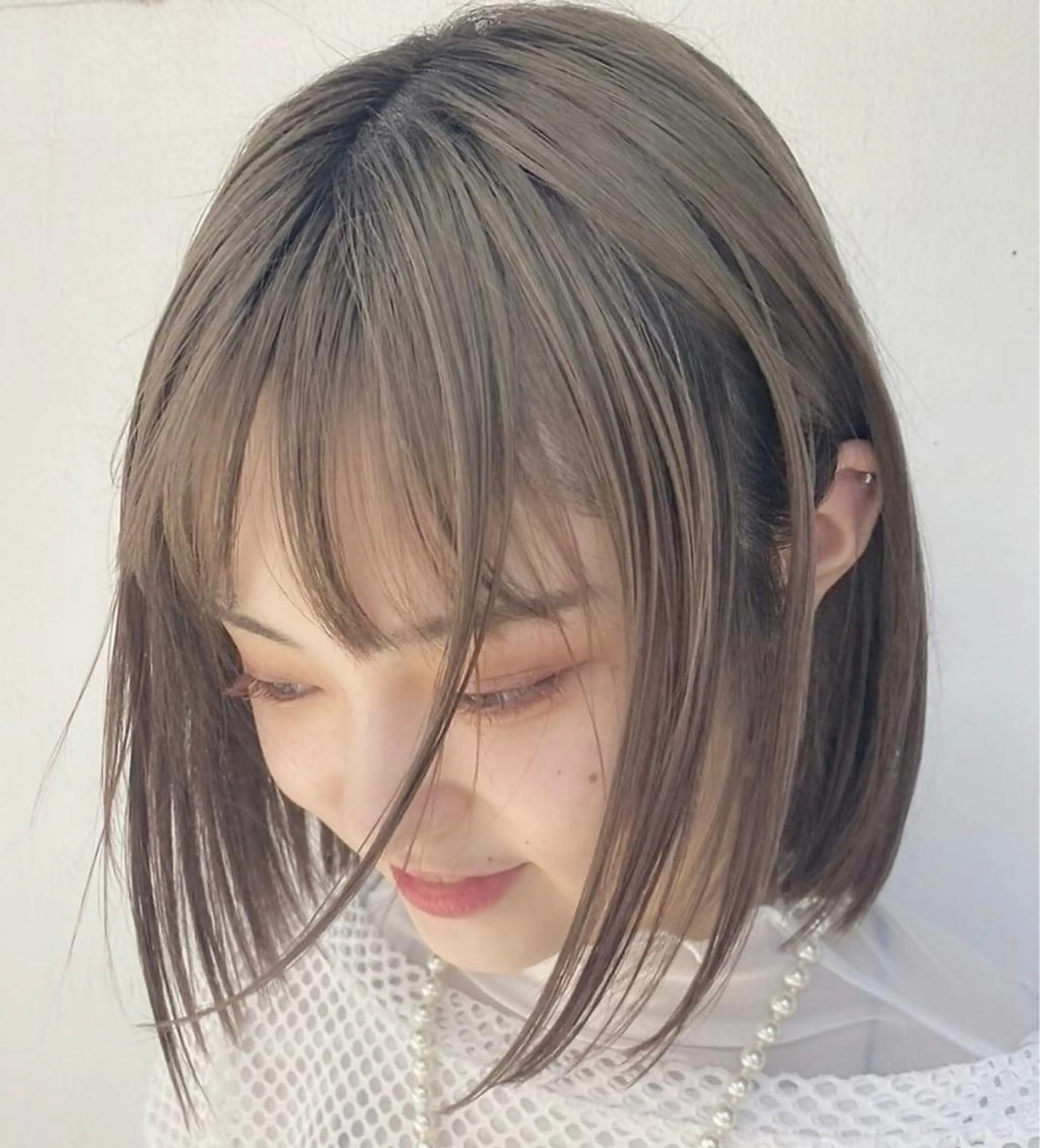 ショート カラー アディクシーカラー ベージュカラー 黒髪 ブリーチ ブルーカラー ヘアカラー トリートメント 藤澤 夏実/インナーカラーのヘアスタイル