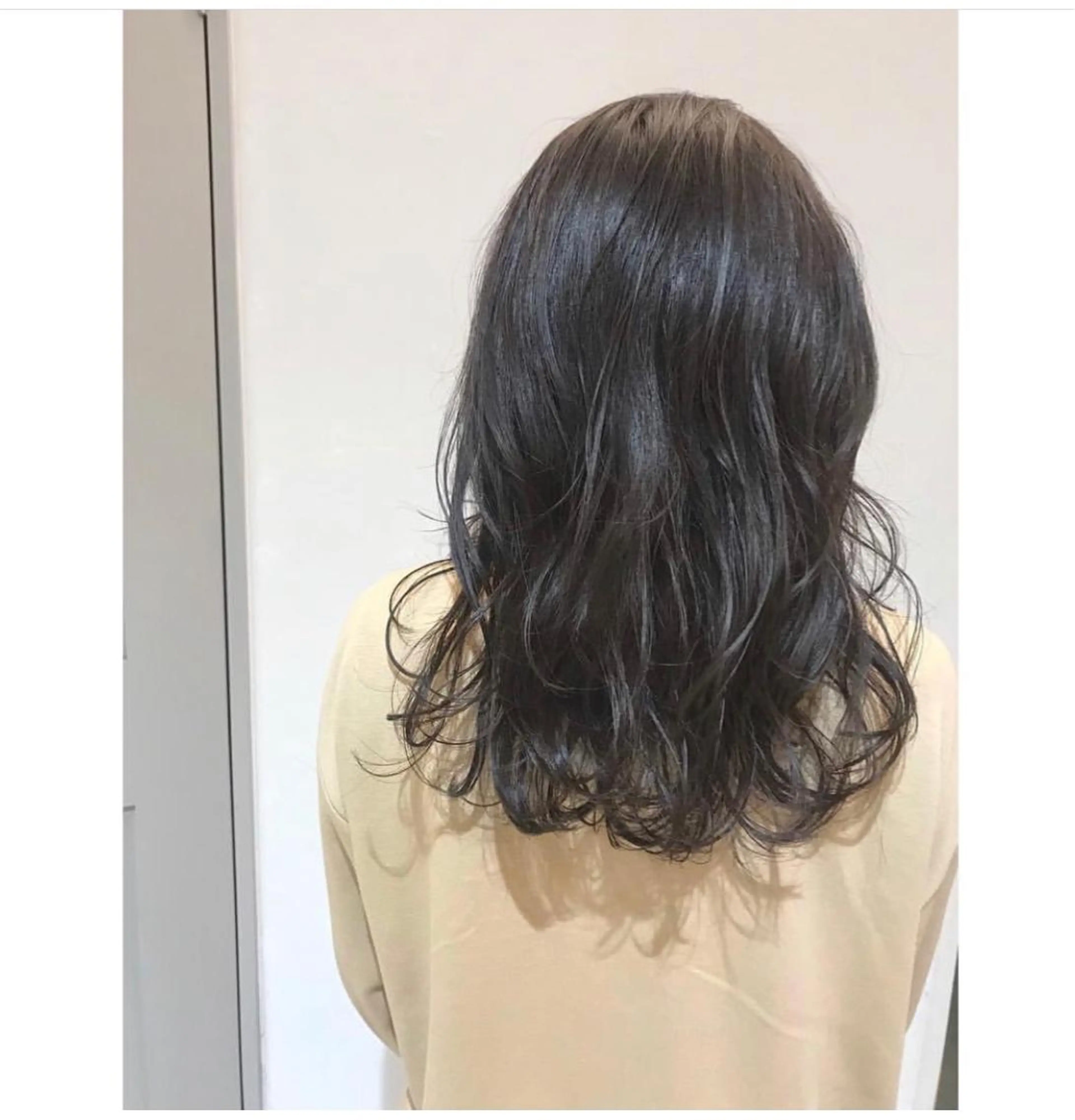セミロング カラー アッシュ ダークアッシュ 船津 佳奈美のヘアスタイル