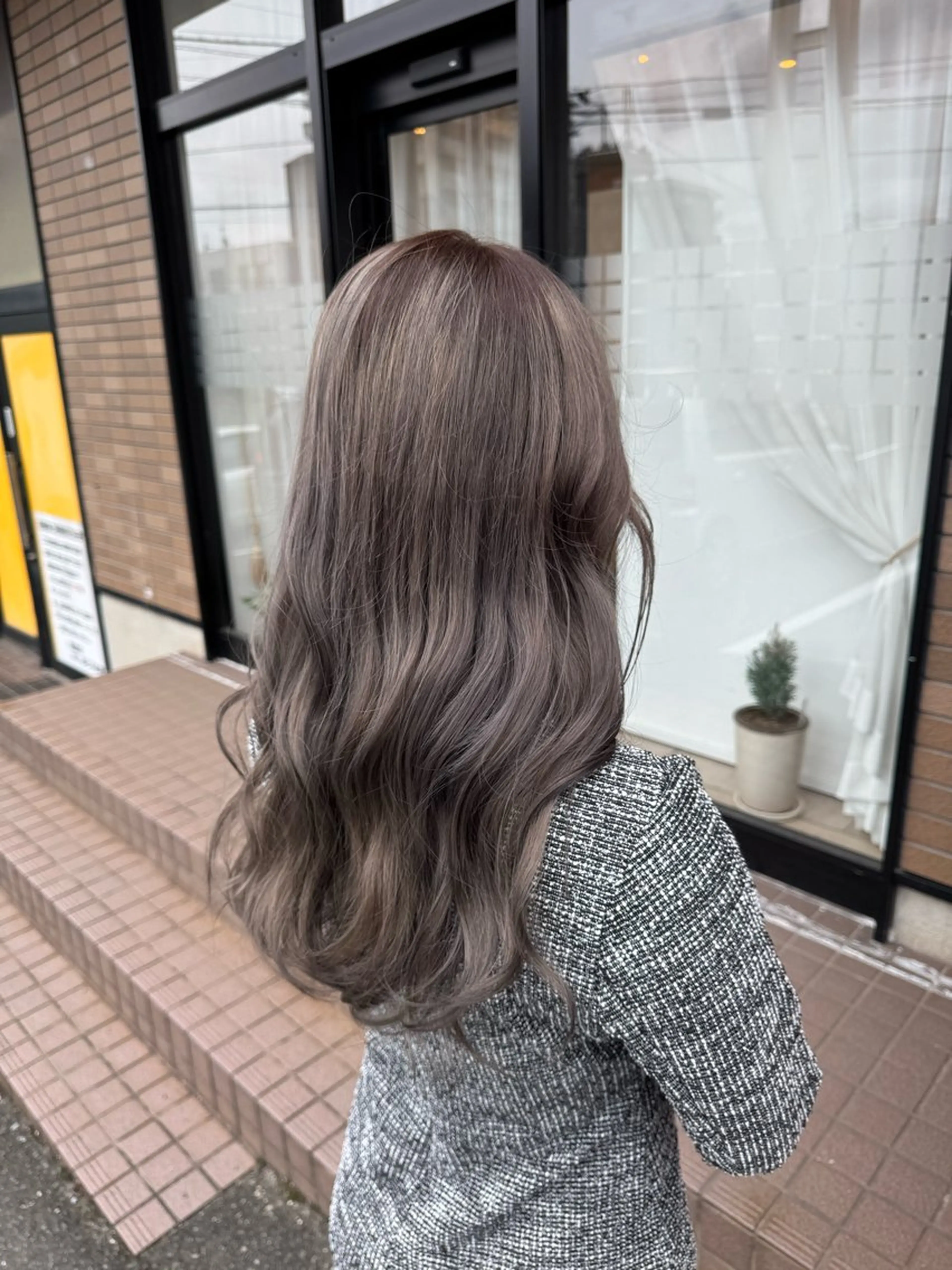 ロング フカモト カエデのヘアスタイル