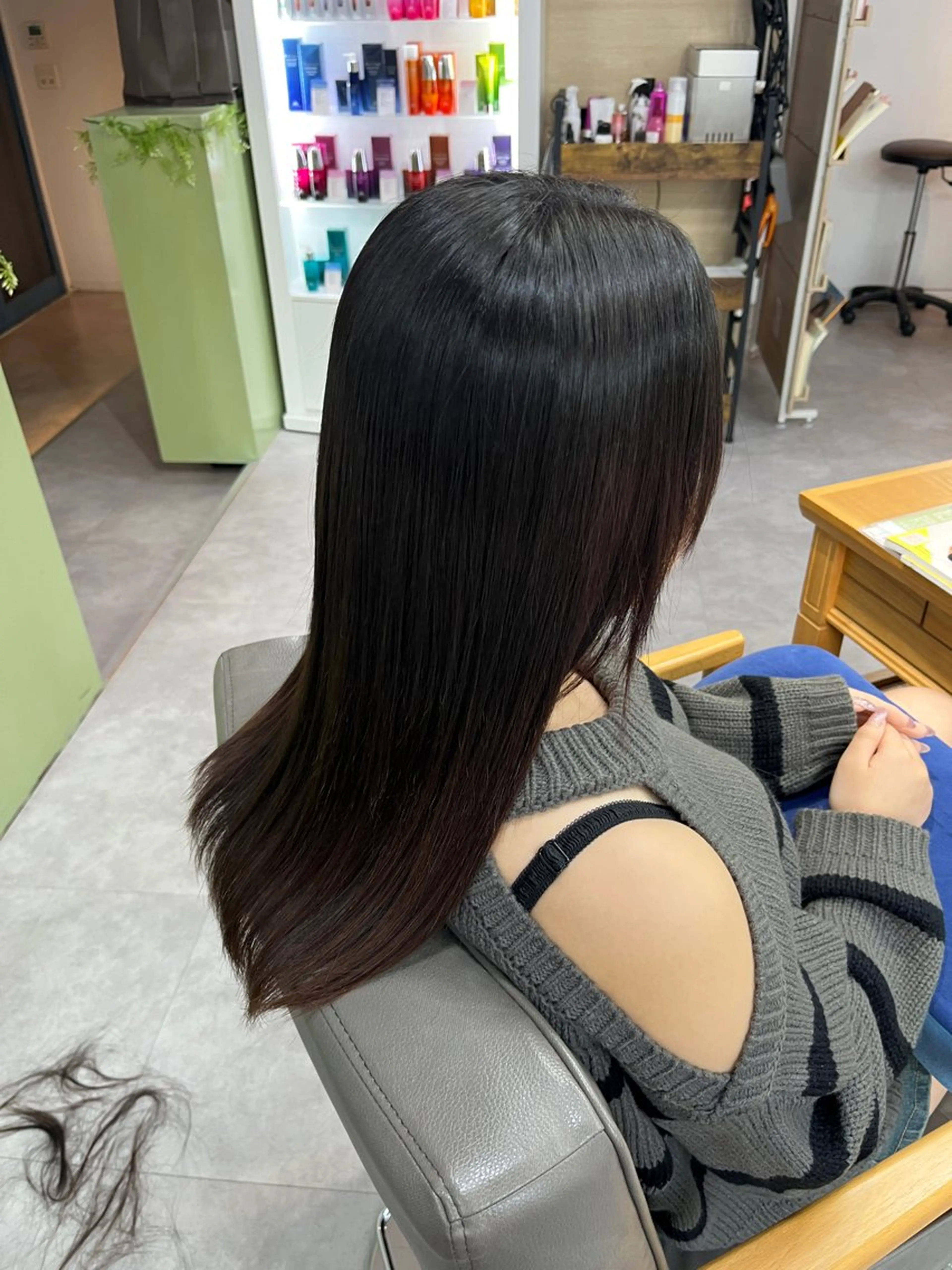 セミロング 三品 早妃のヘアスタイル
