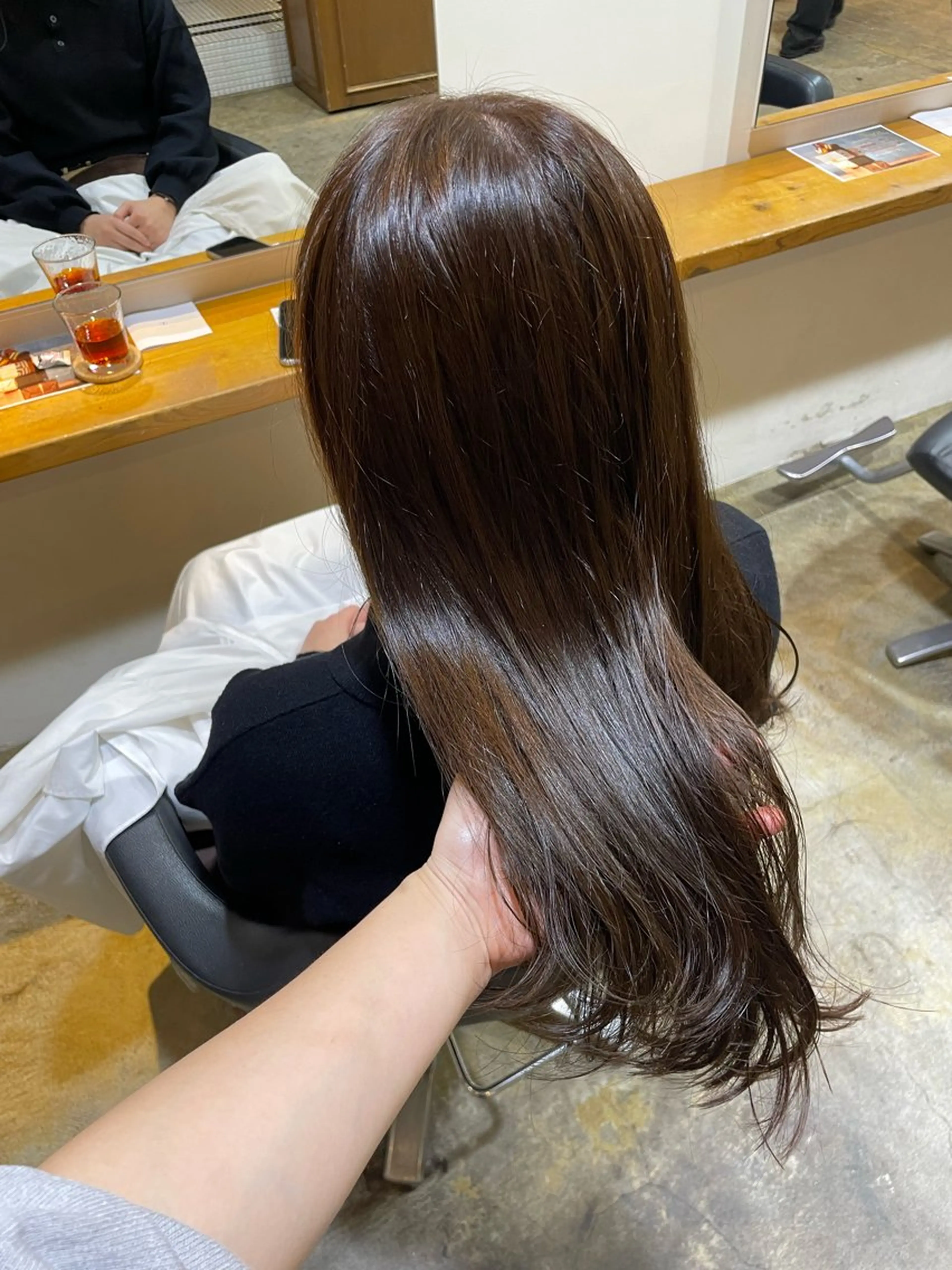 セミロング カラー グレージュ オリーブグレージュ オリーブグレー MIOベージュカラー 柔らかいカラーのヘアスタイル