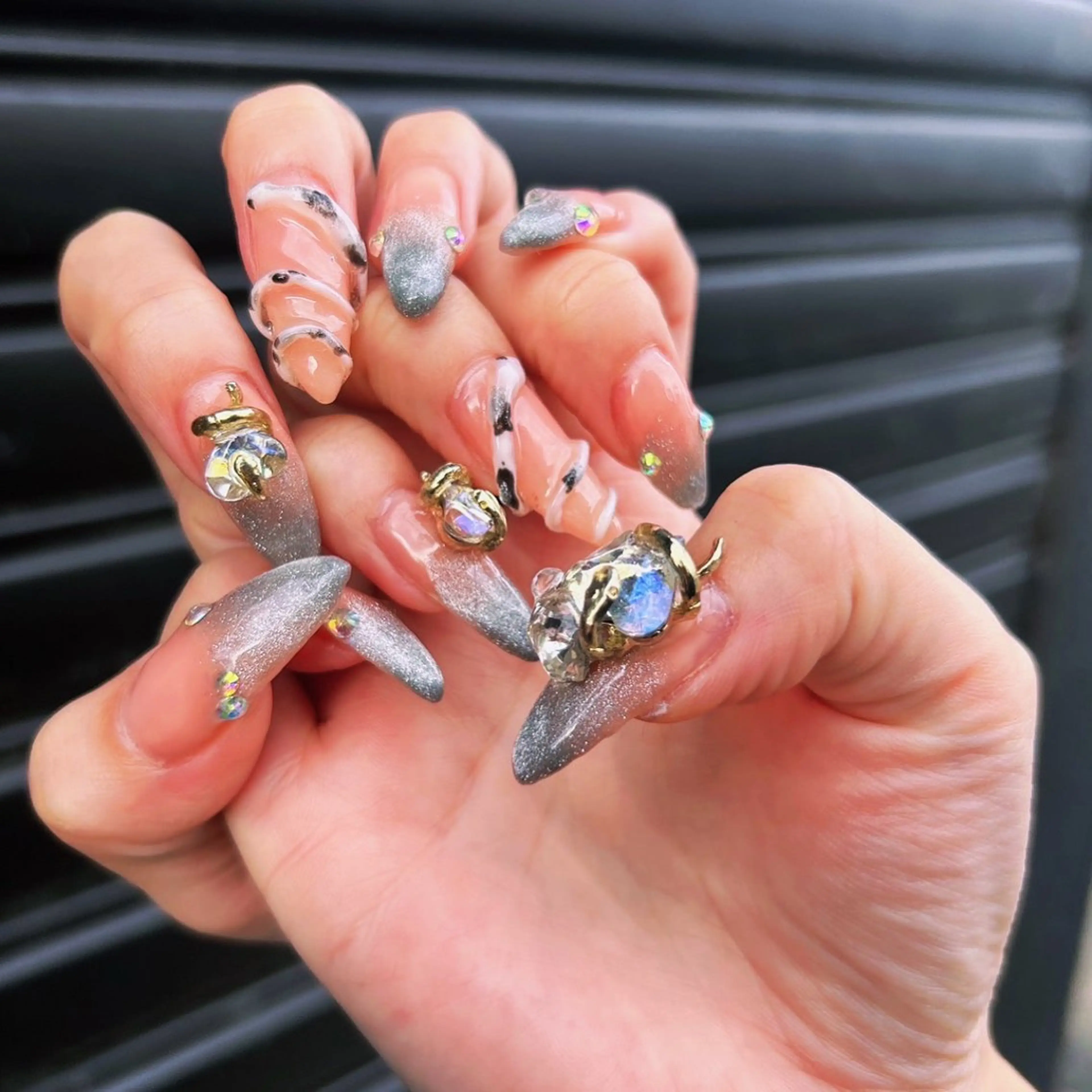 ネイル ハンドネイル CRAZY NAILのネイルデザイン