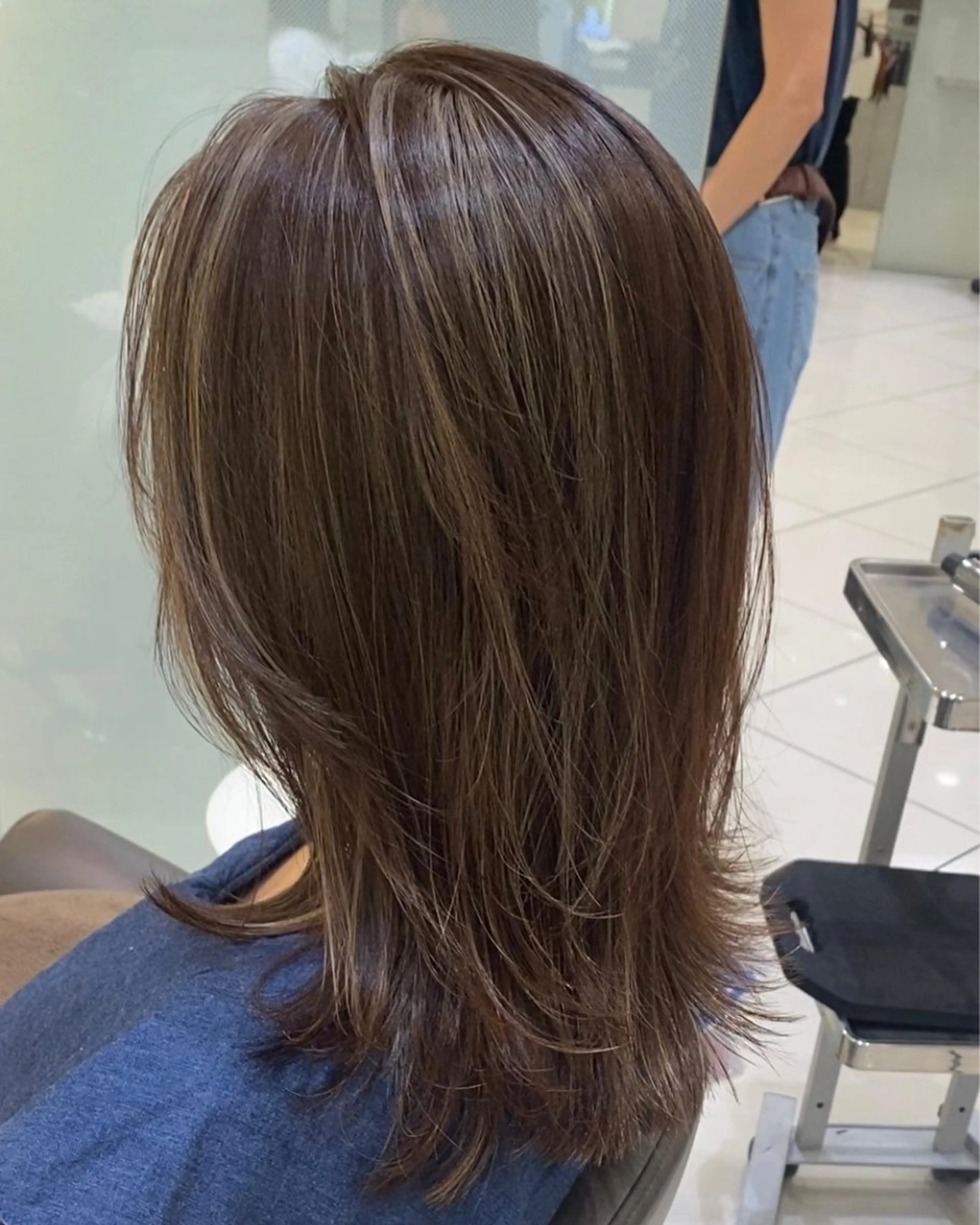 ミディアム カラー カット ヘアカラー トリートメント プレイングカラー🤍 細めハイライトのヘアスタイル