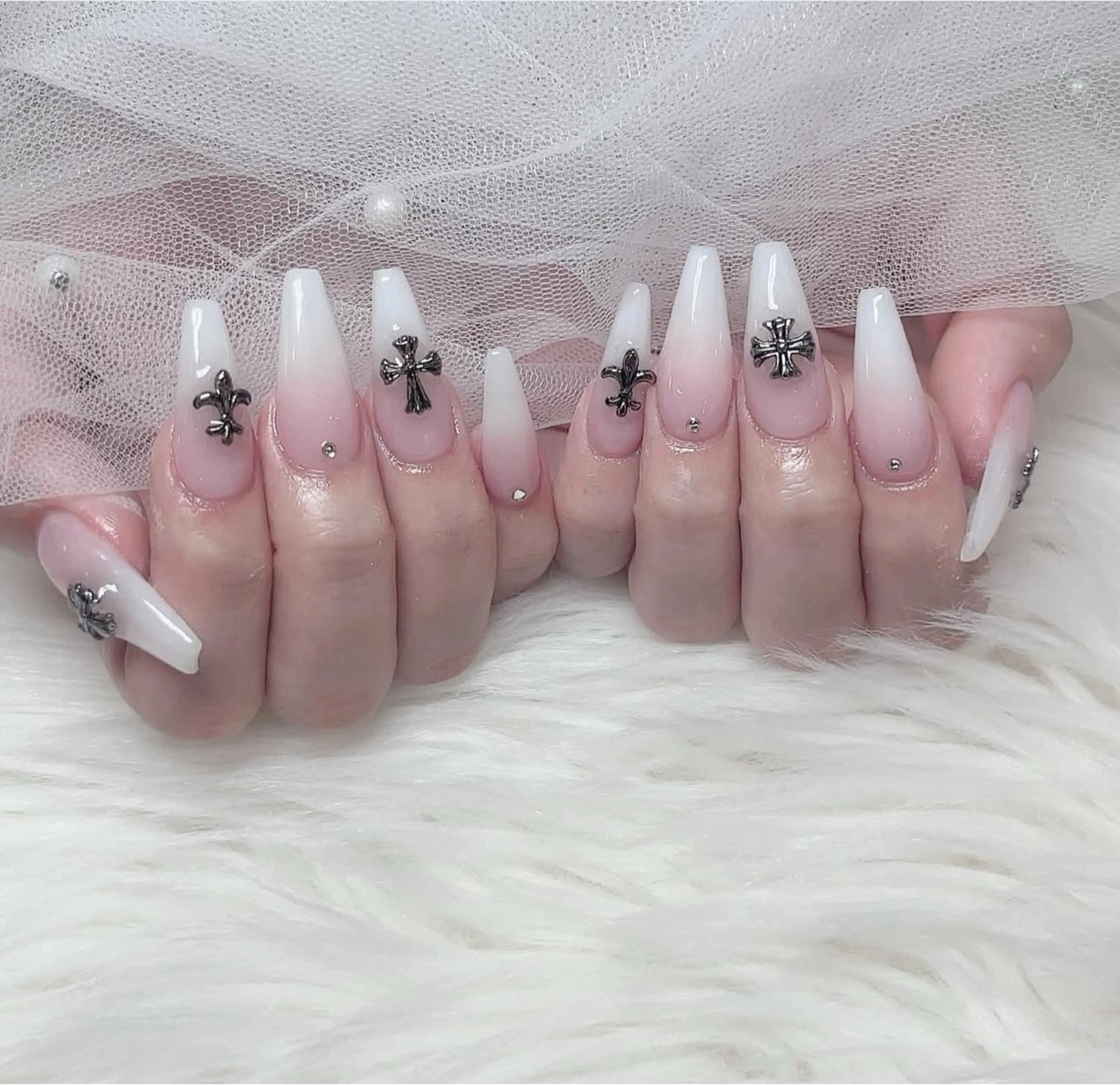 ネイル 成人式 ロングネイル マグネットネイル 大理石ネイル(マーブル) リボン ハンドネイル LilyLala Nailsalonのネイルデザイン