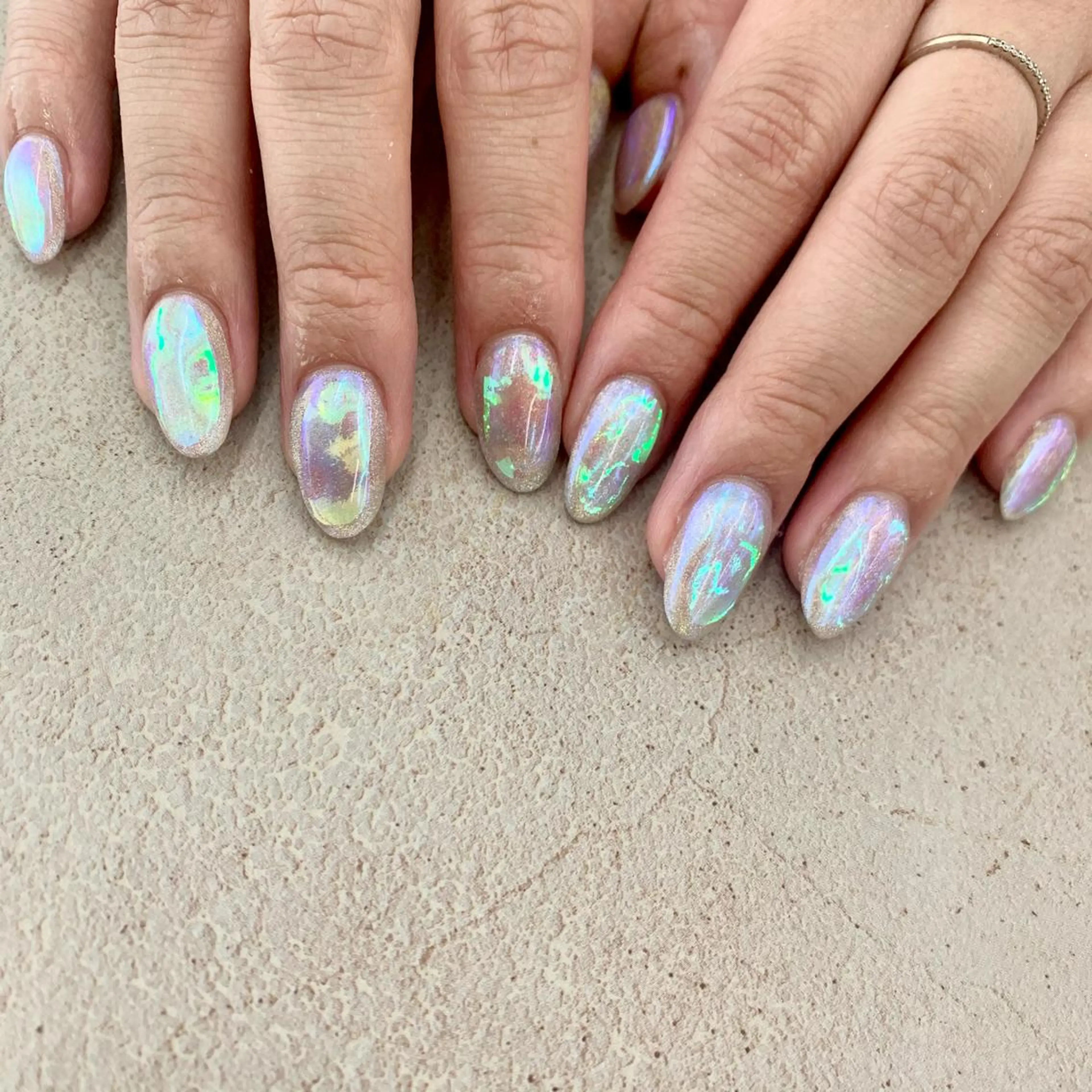 ネイル オーロラネイル 氷ネイル・うるうるネイル キラキラネイル ミラーネイル ハンドネイル nail salon -Lien-所属・nailsalon -Lien-のネイルデザイン