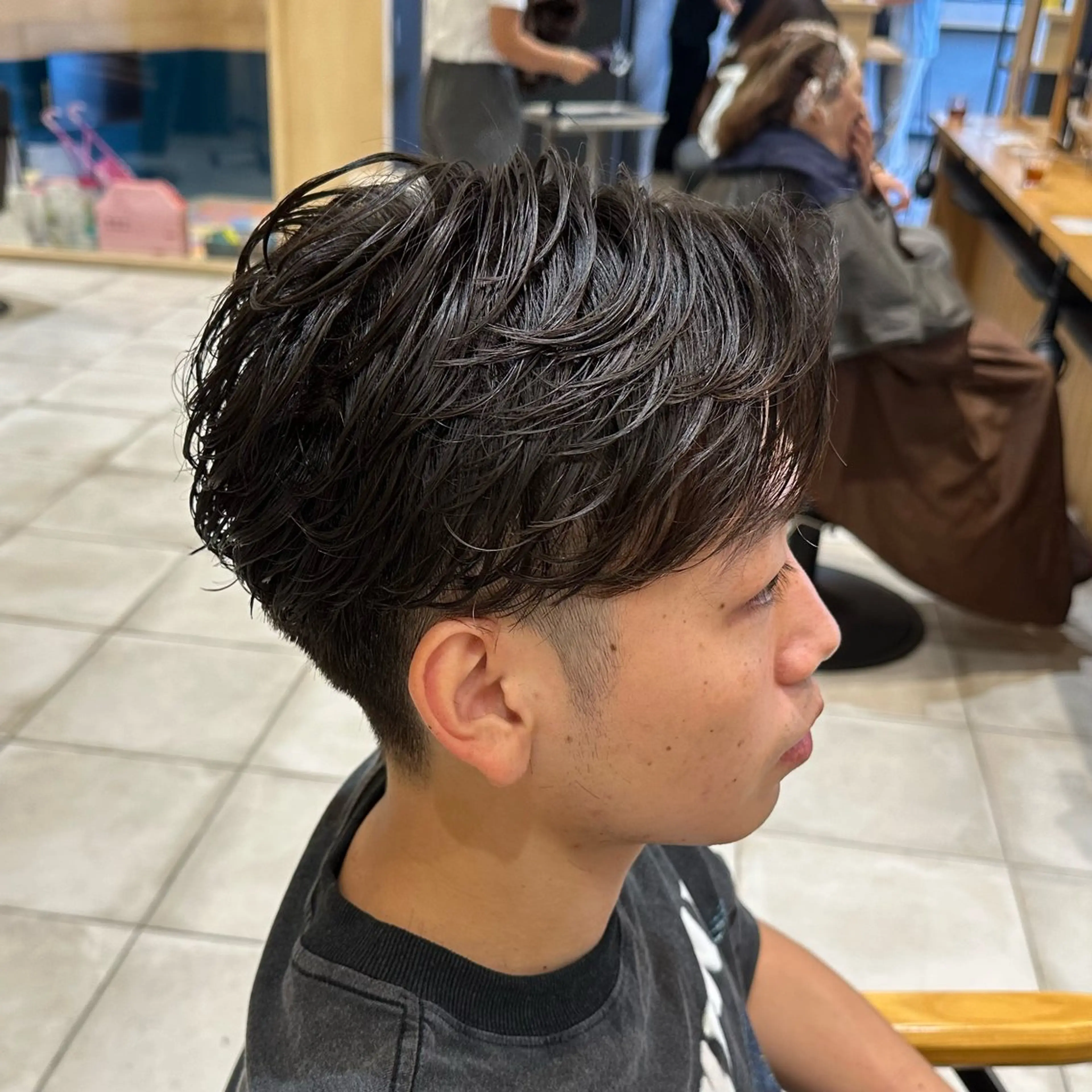 ショート パーマ メンズ メンズパーマ ニュアンスパーマ メンズ特化　パーマ メッシュハイライトのヘアスタイル