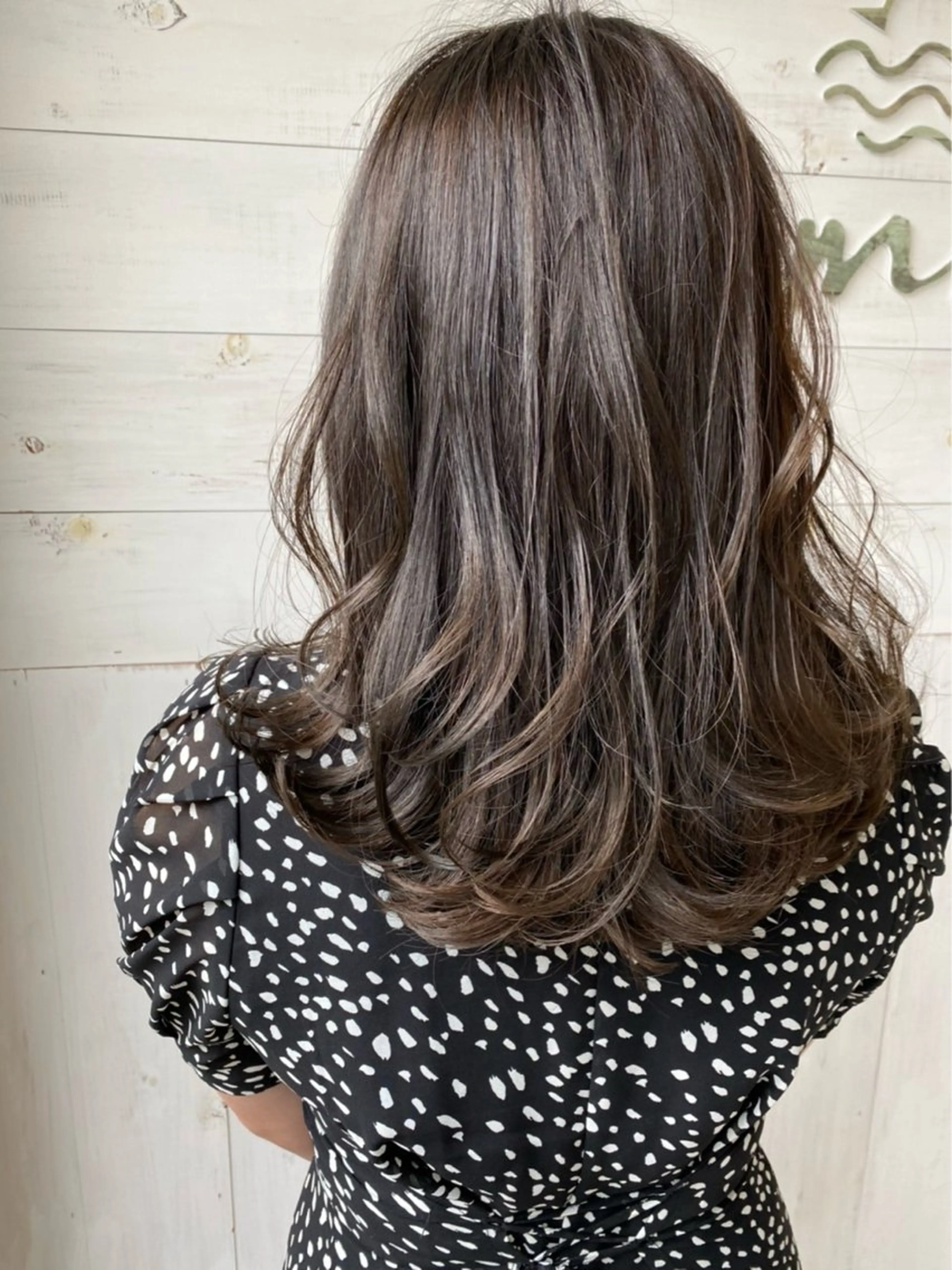 セミロング わたなべ りょうのヘアスタイル