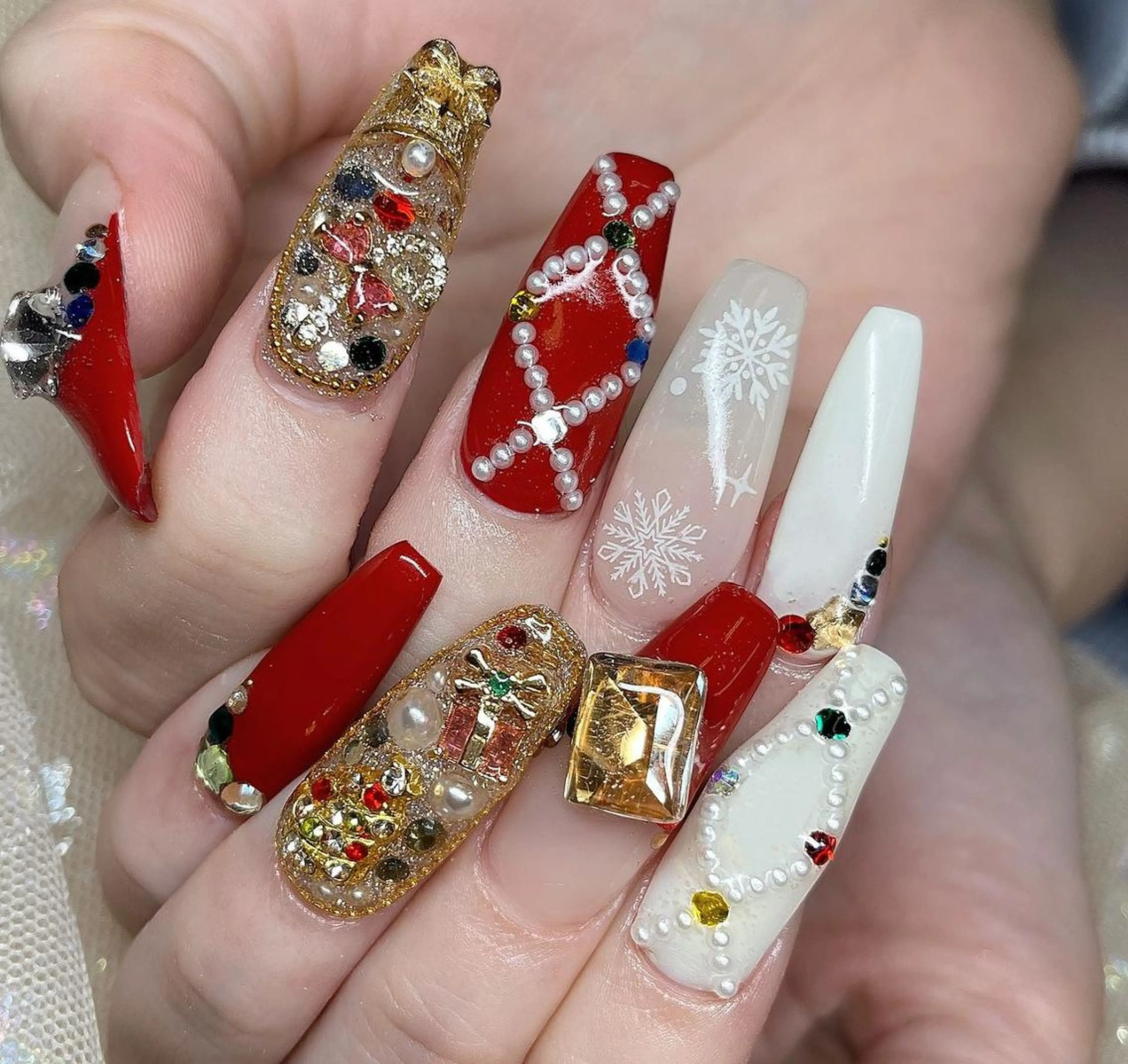 ネイル アートネイル 長さ出し ネイルチップ Queens ciciのネイルデザイン