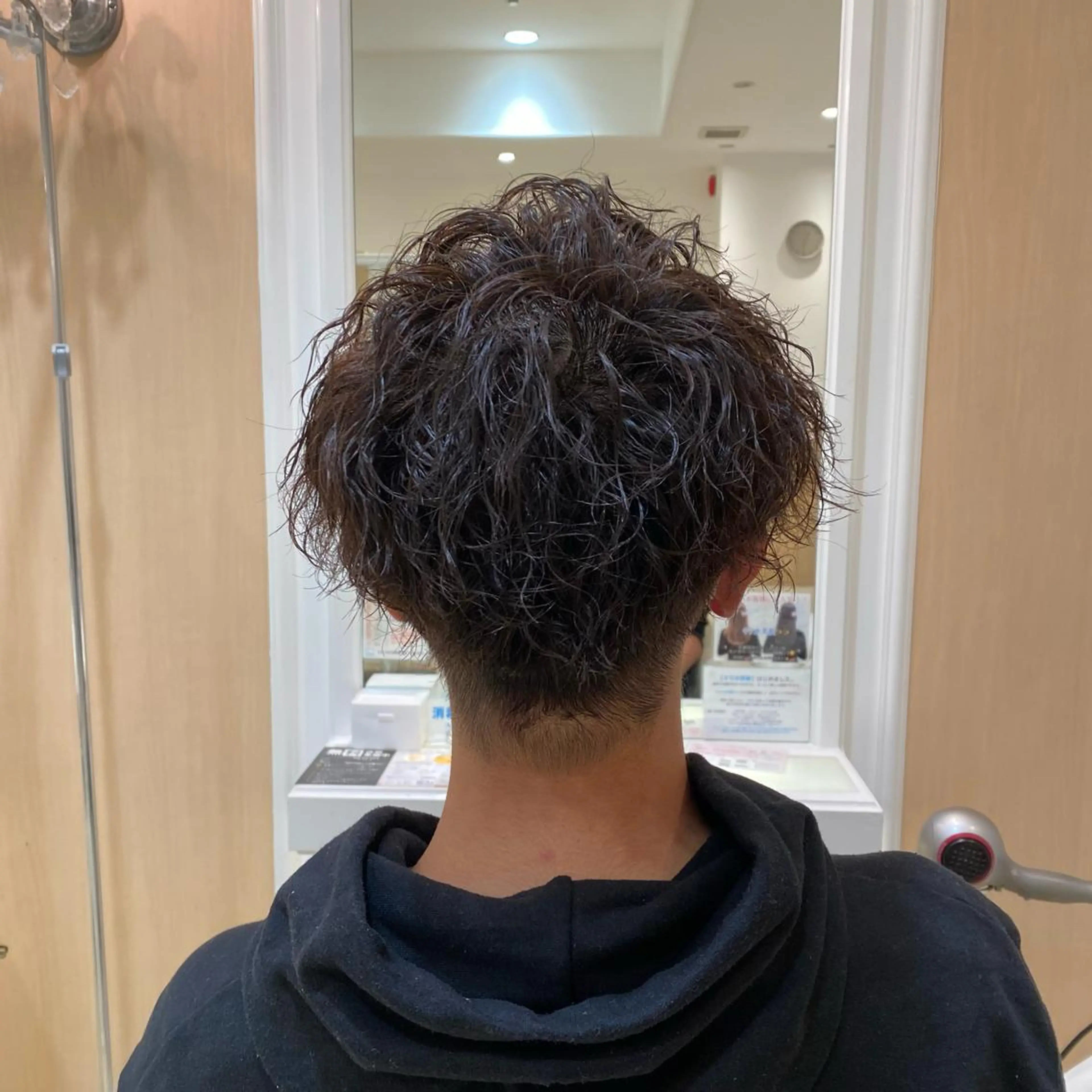 ミディアム パーマ メンズ カット パーマ メンズ特化型美容師 栗山勇人のヘアスタイル